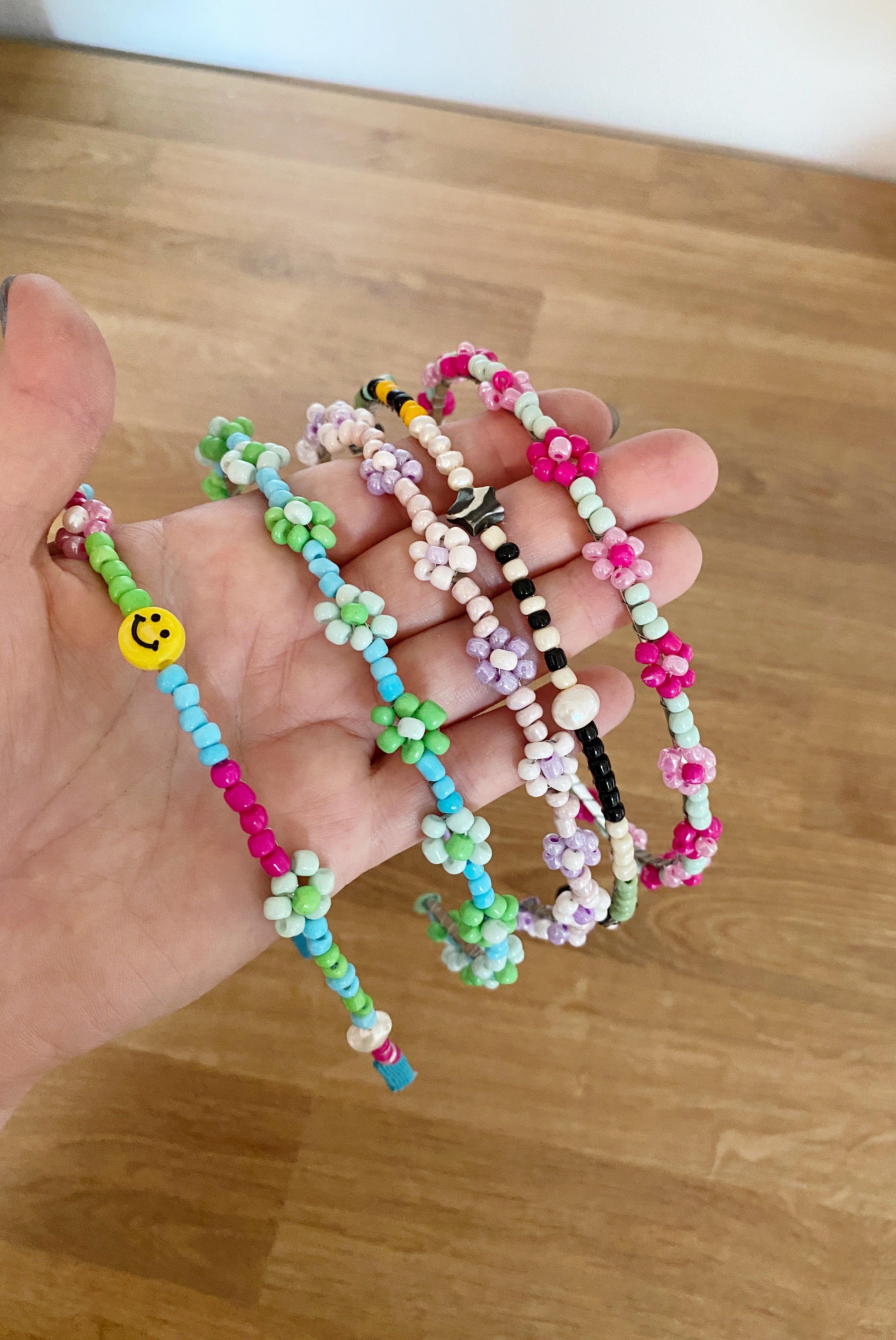 Serre-tête en perles de verre fleuries (5 options de couleurs)