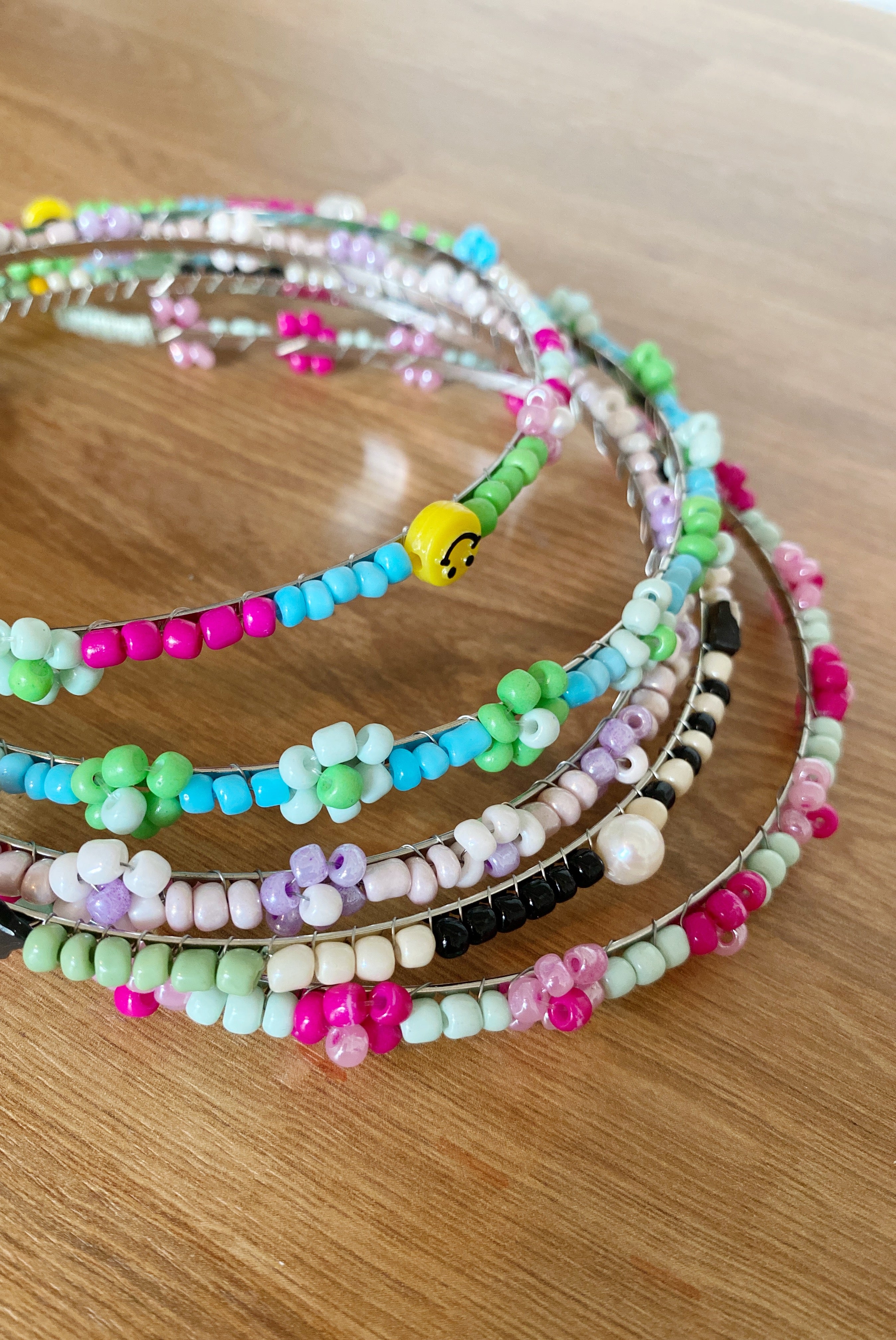 Serre-tête en perles de verre fleuries (5 options de couleurs)