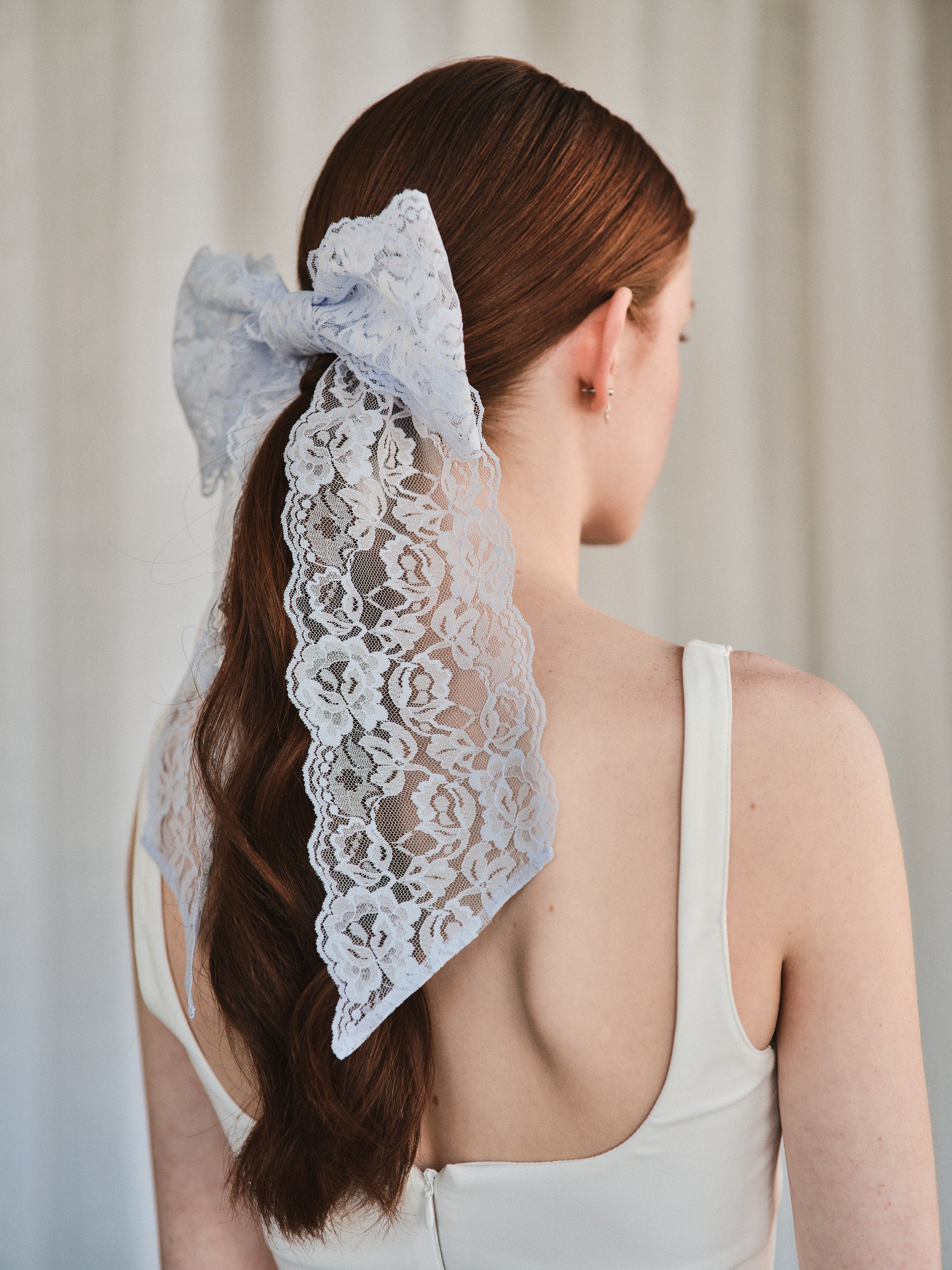 Lacey - Oversized bow on comb - Icy lilac