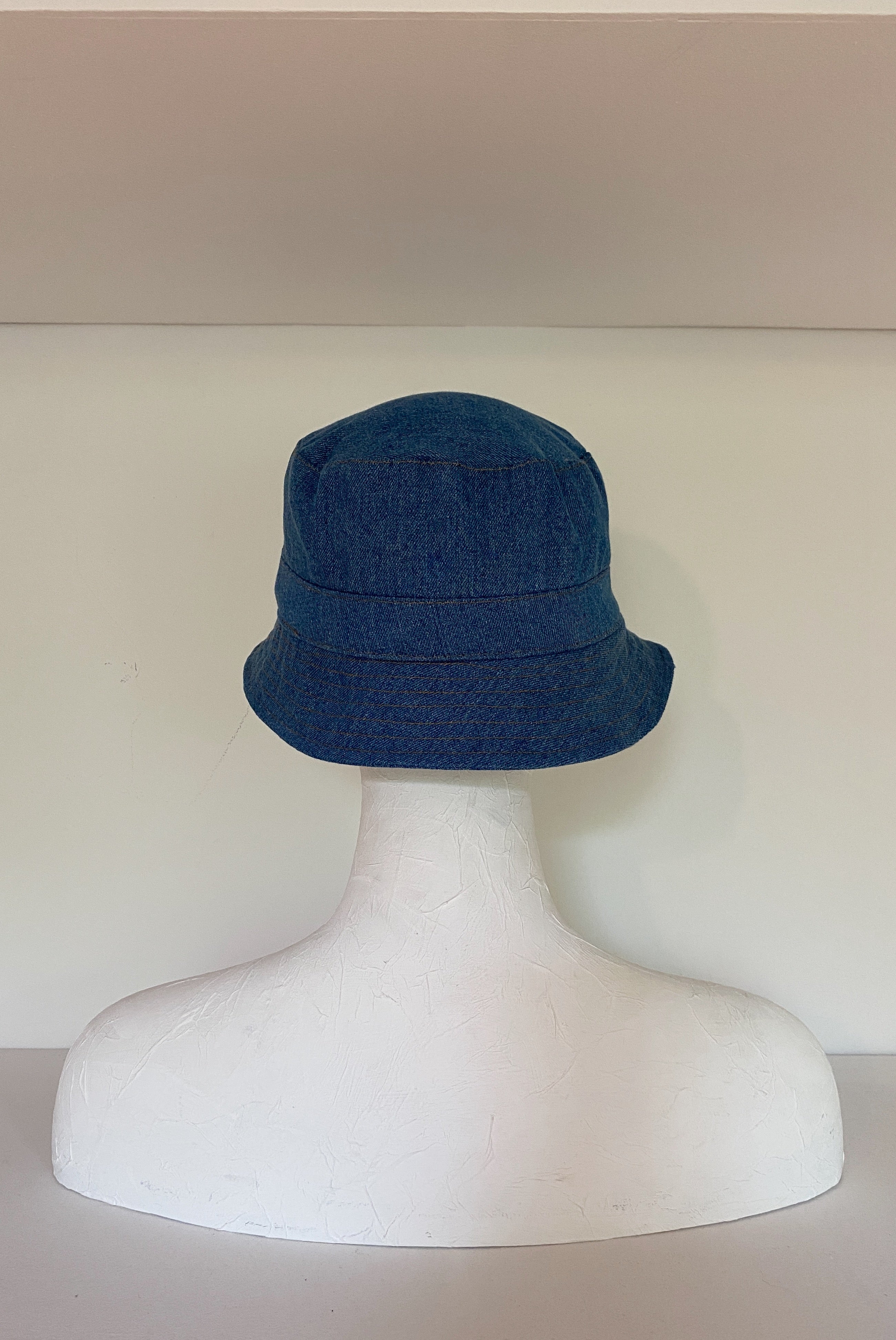 Chapeau baquet en denim de coton bleu (TAILLE ÉCHANTILLON PETIT)