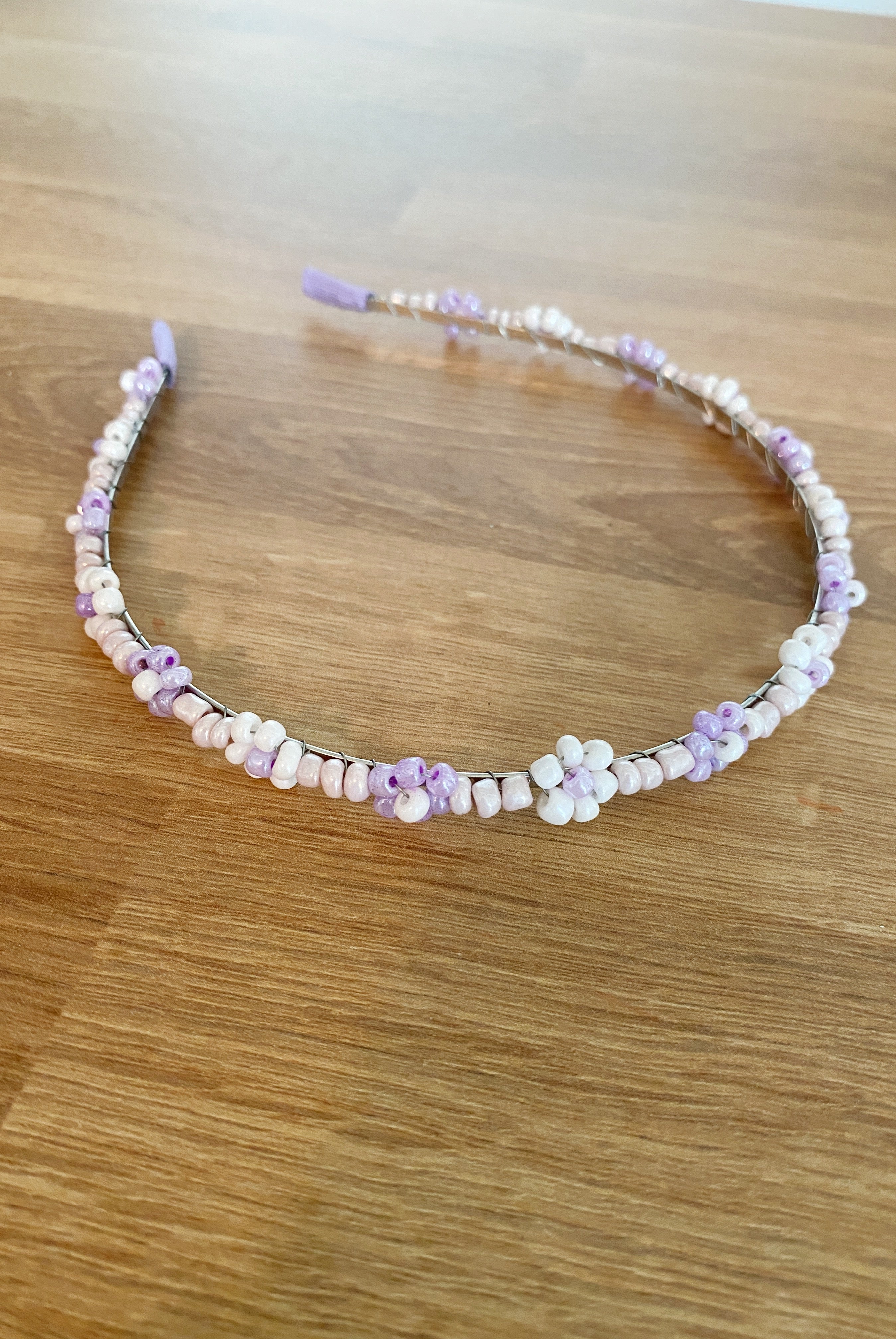 Bandeau fleuri en perles de verre (5 couleurs au choix)