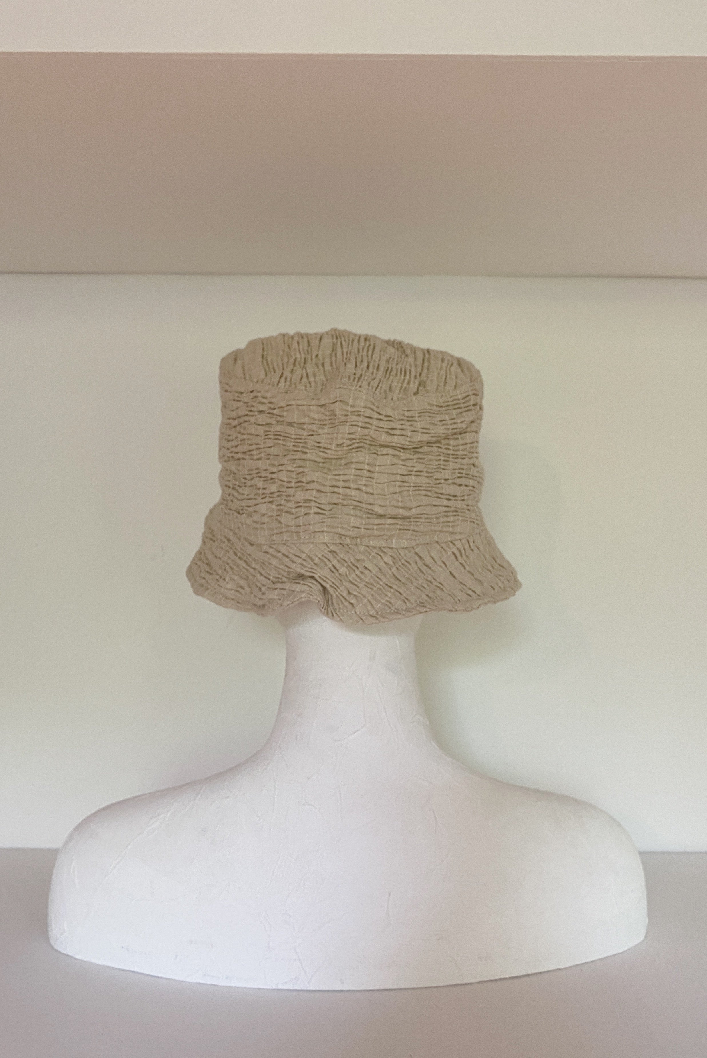 Linen bucket hat with short brim (SAMPLE SIZE LARGE)