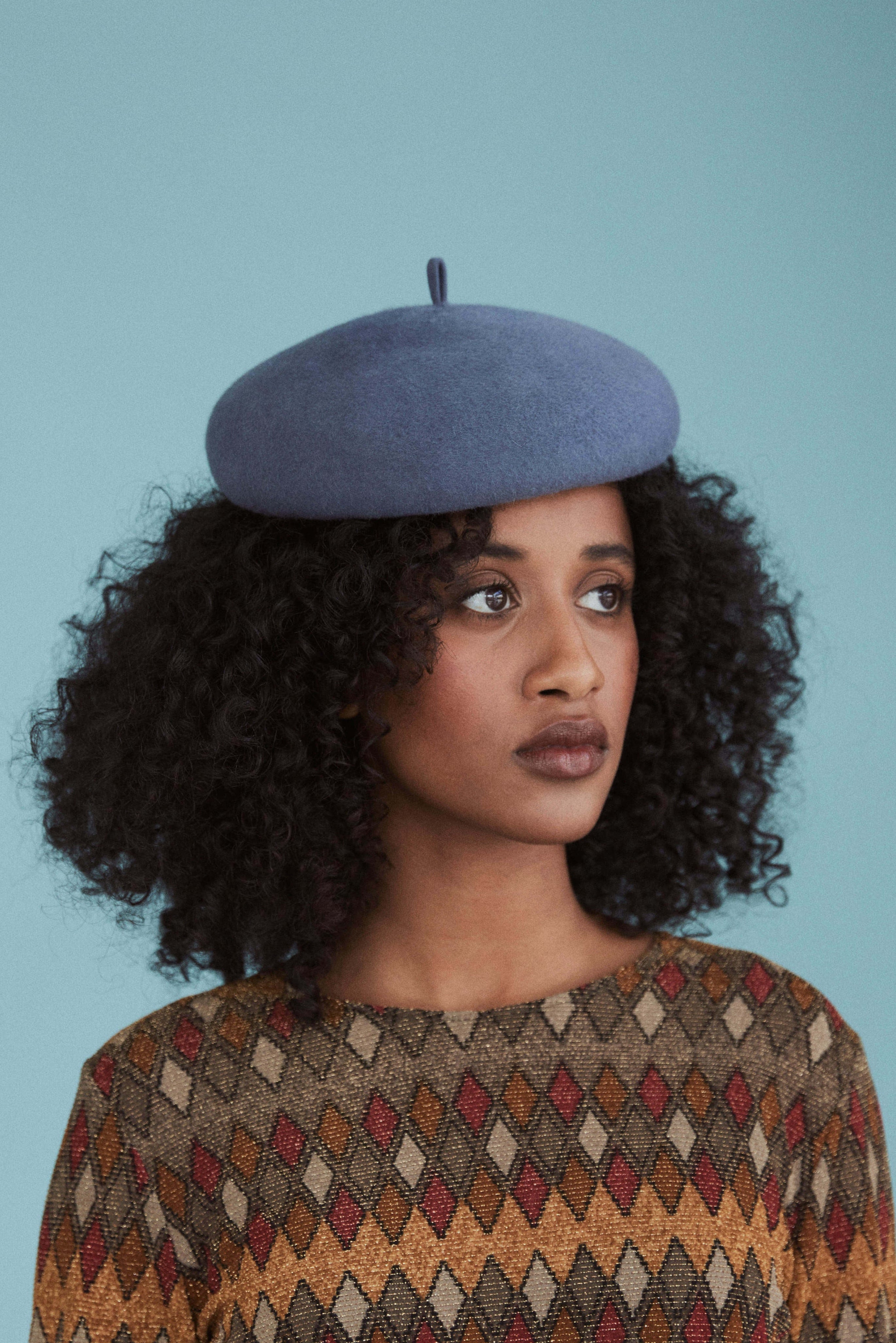 Medulla - Un béret moderne et minimaliste avec élastique dissimulé pour un ajustement parfait - Bleu acier