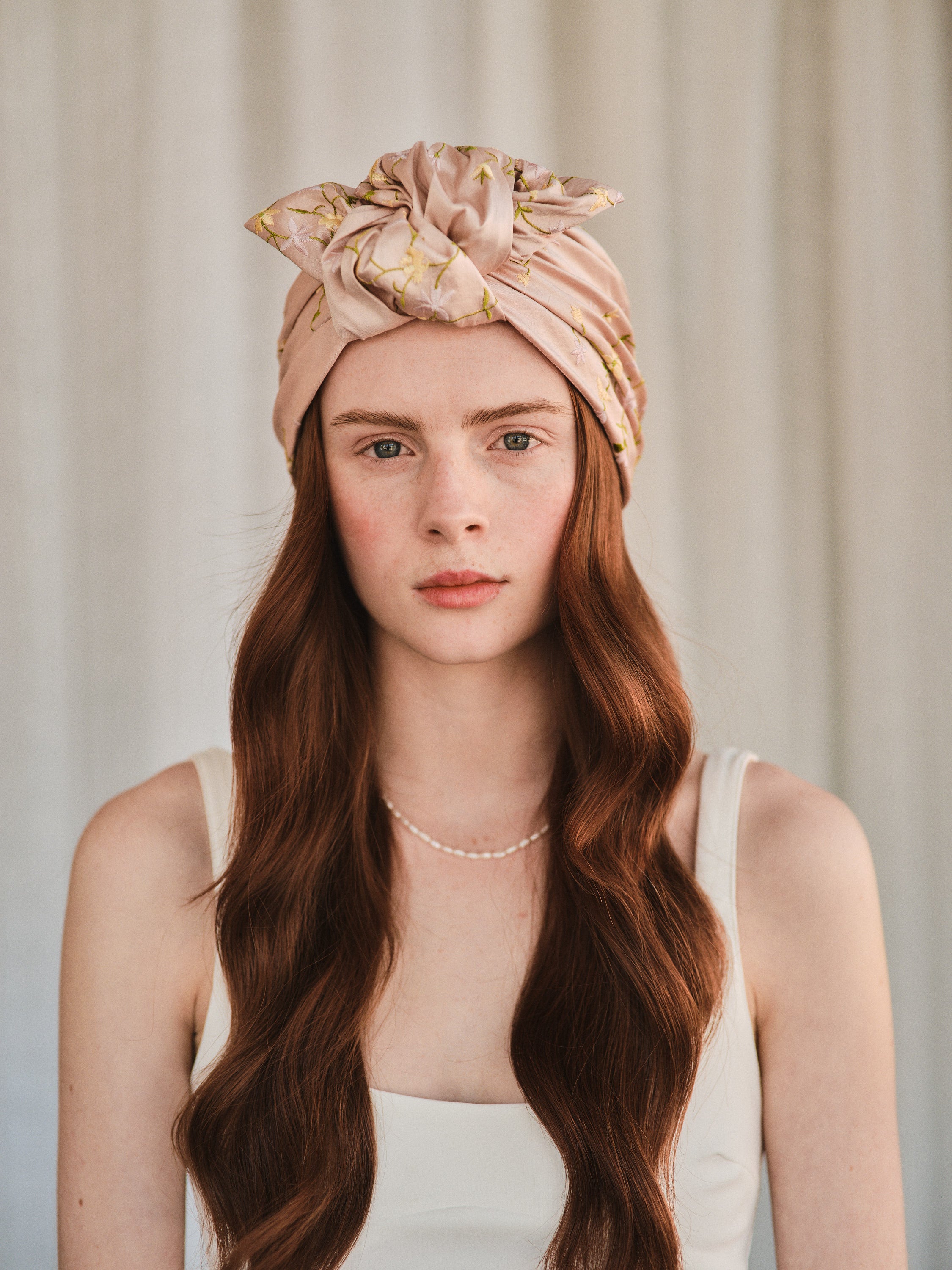 Parelli knotted turban hat - Embroidered light pink shantung silk