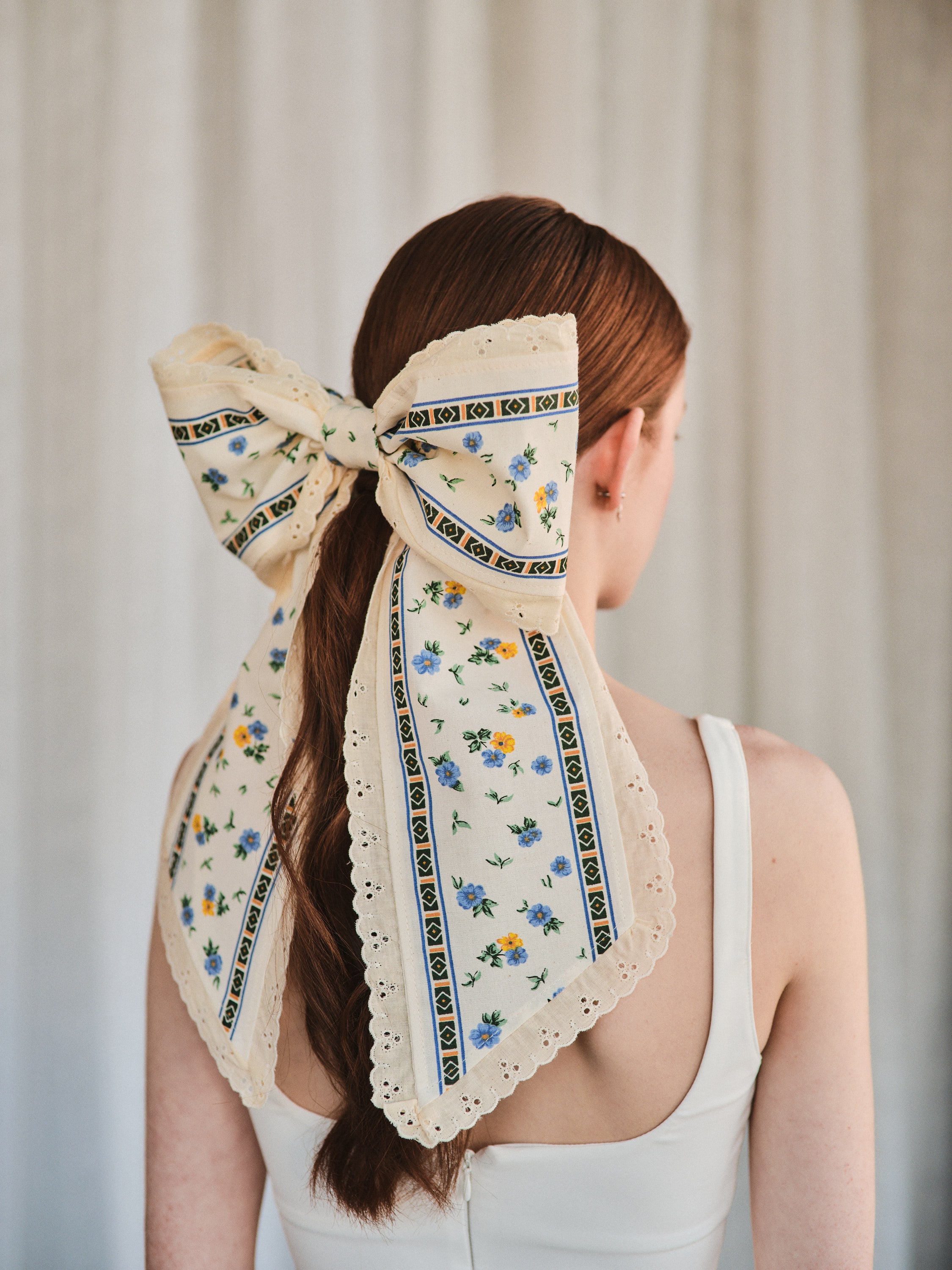 Periwinkle - Oversized bow on comb