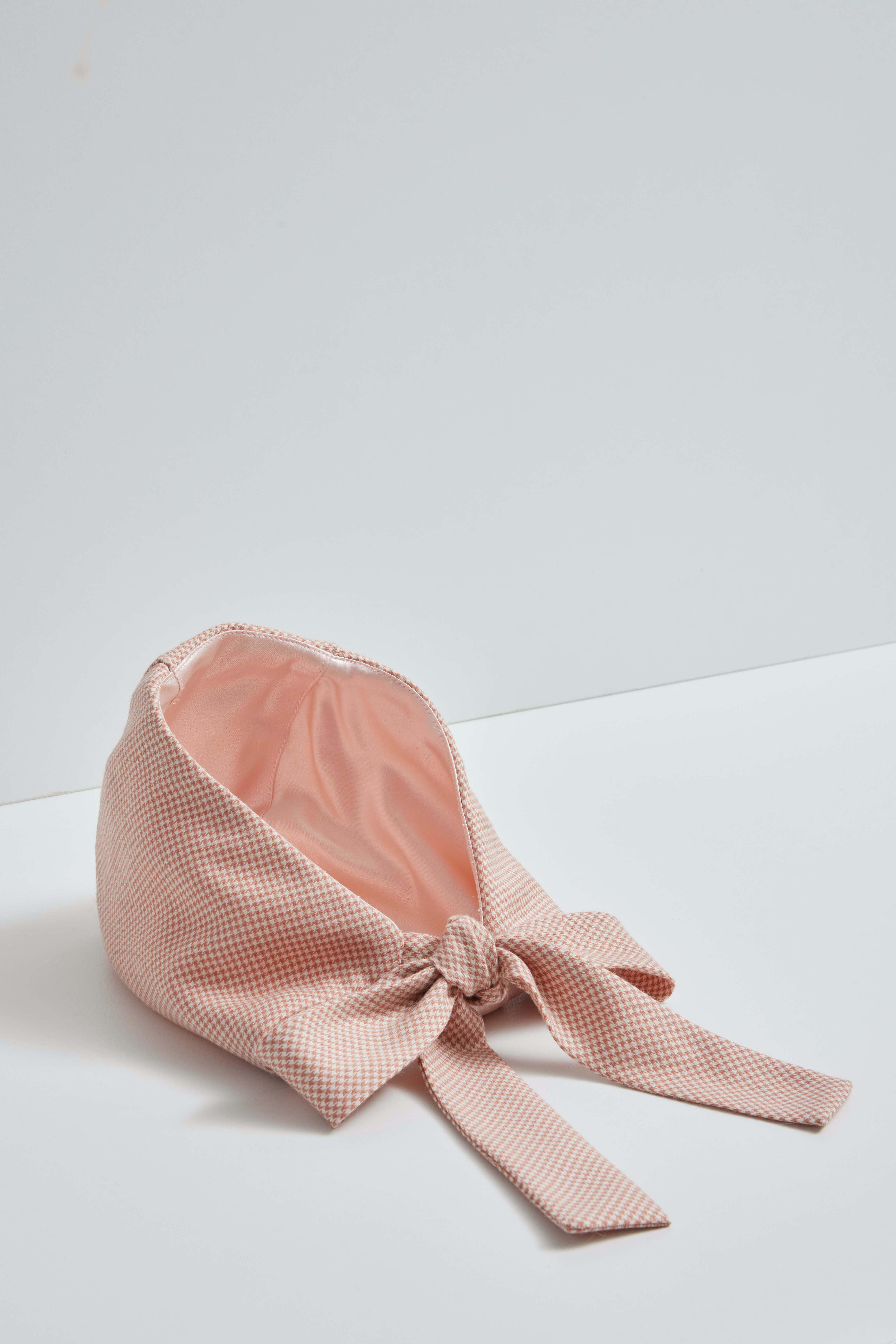 Shepherd's daughter bonnet - Pink and white houndstooth wool