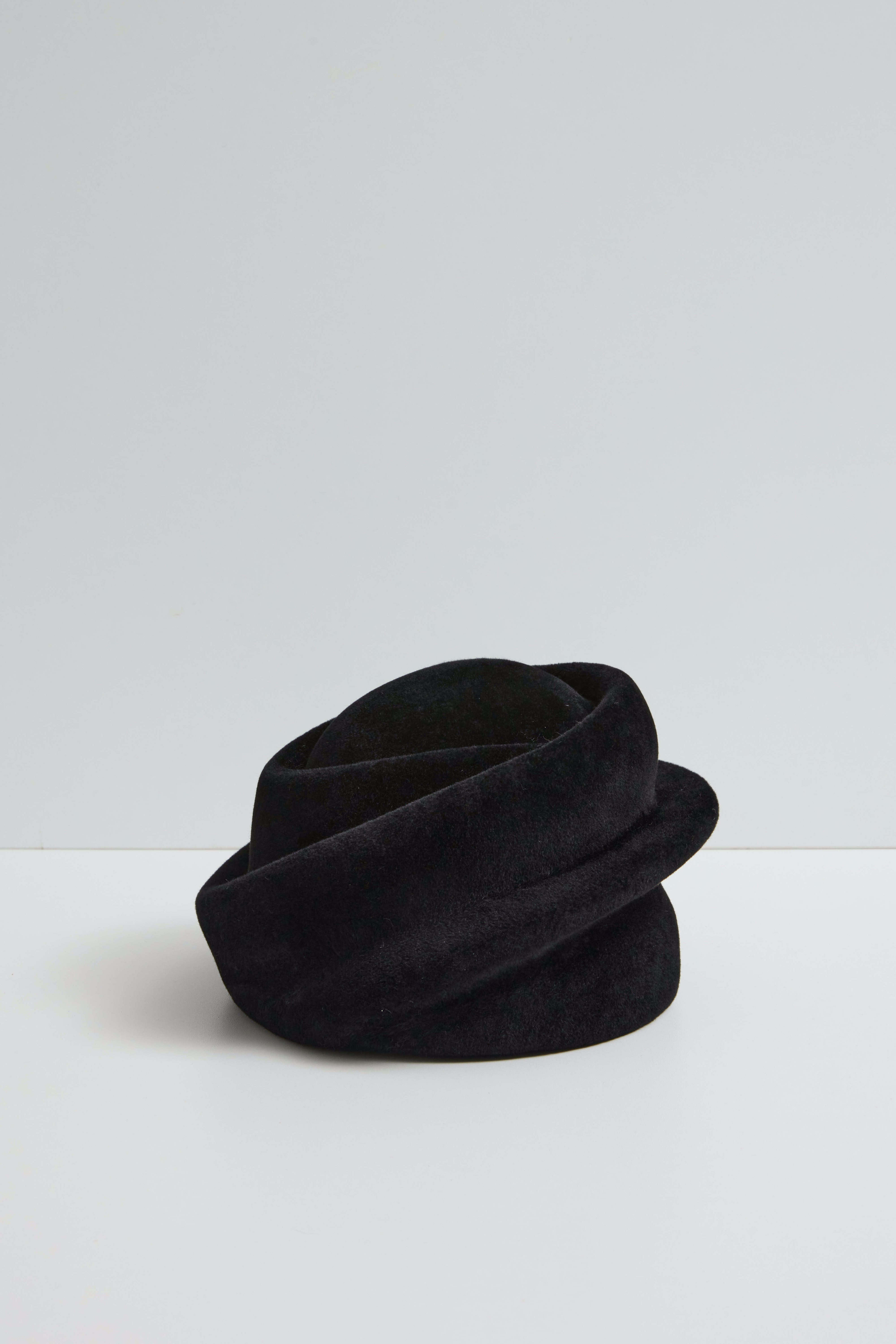 Swirl | Asymmetrical Full-Coverage Felt Beret | Black