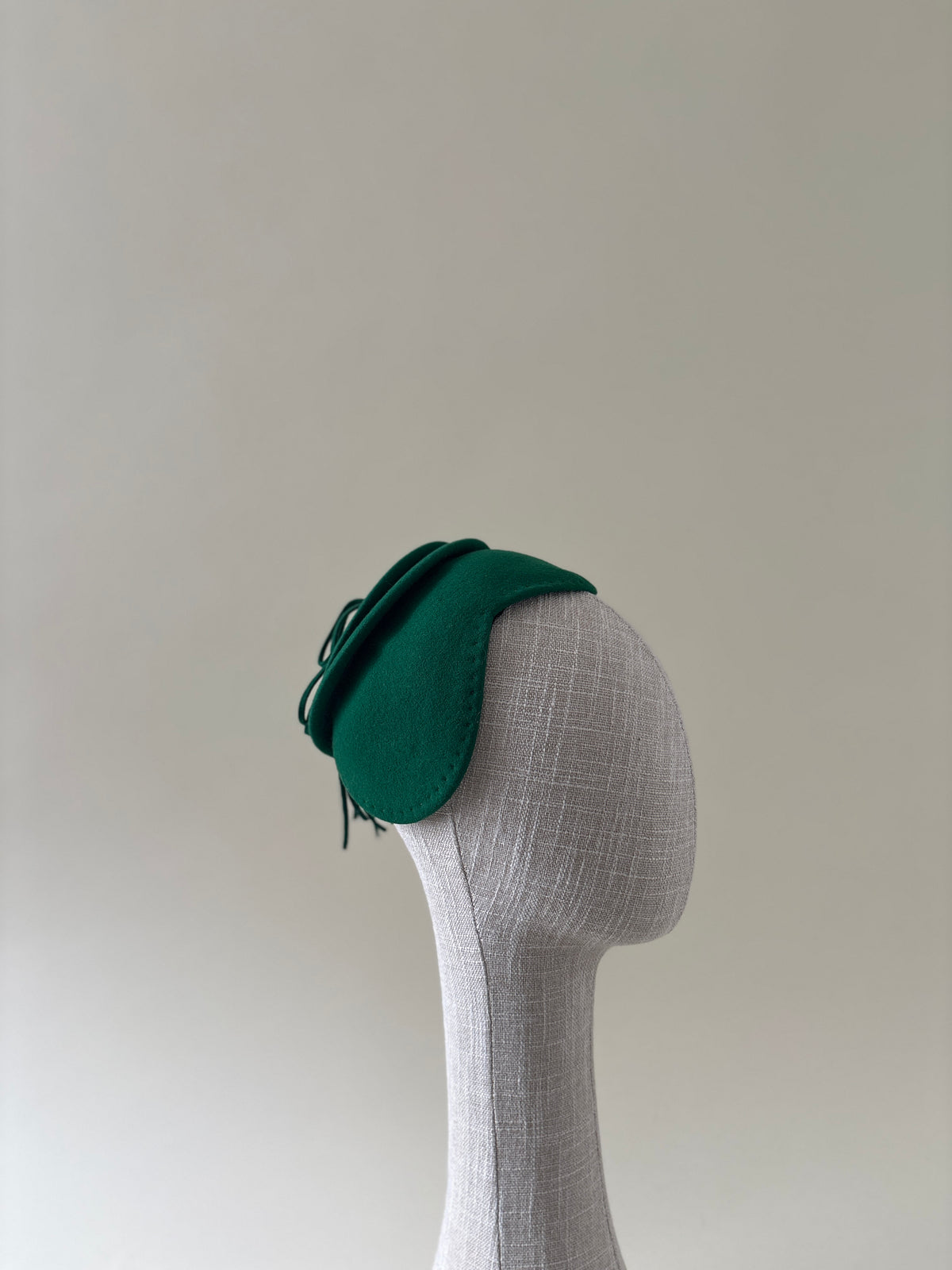 Chapeau vintage n° 035 | Demi-chapeau en feutre de laine vert Kelly, années 1940