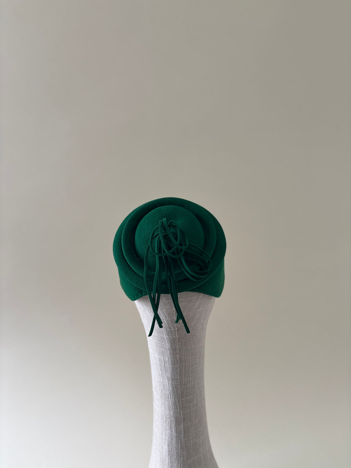Chapeau vintage n° 035 | Demi-chapeau en feutre de laine vert Kelly, années 1940