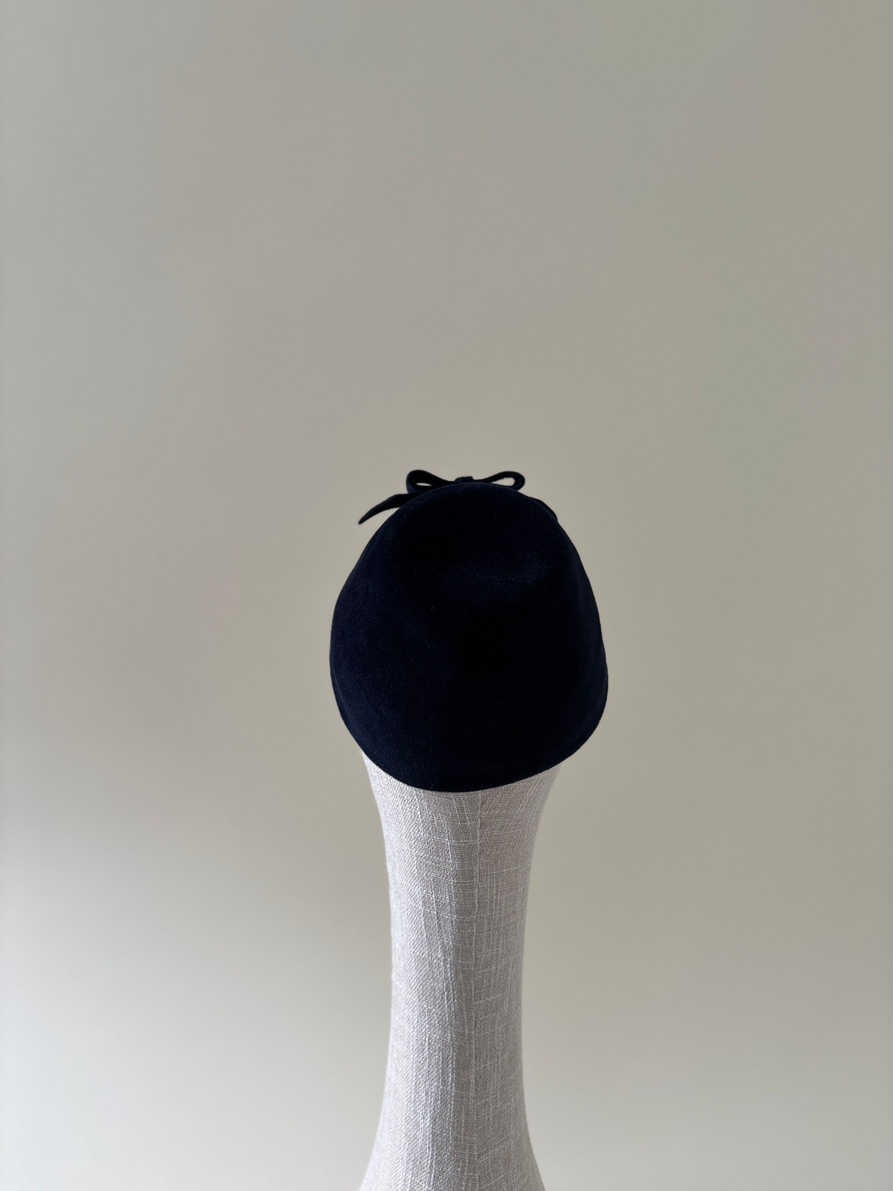 Vintage hat #048 | 1950's Navy blue velour fur felt half hat