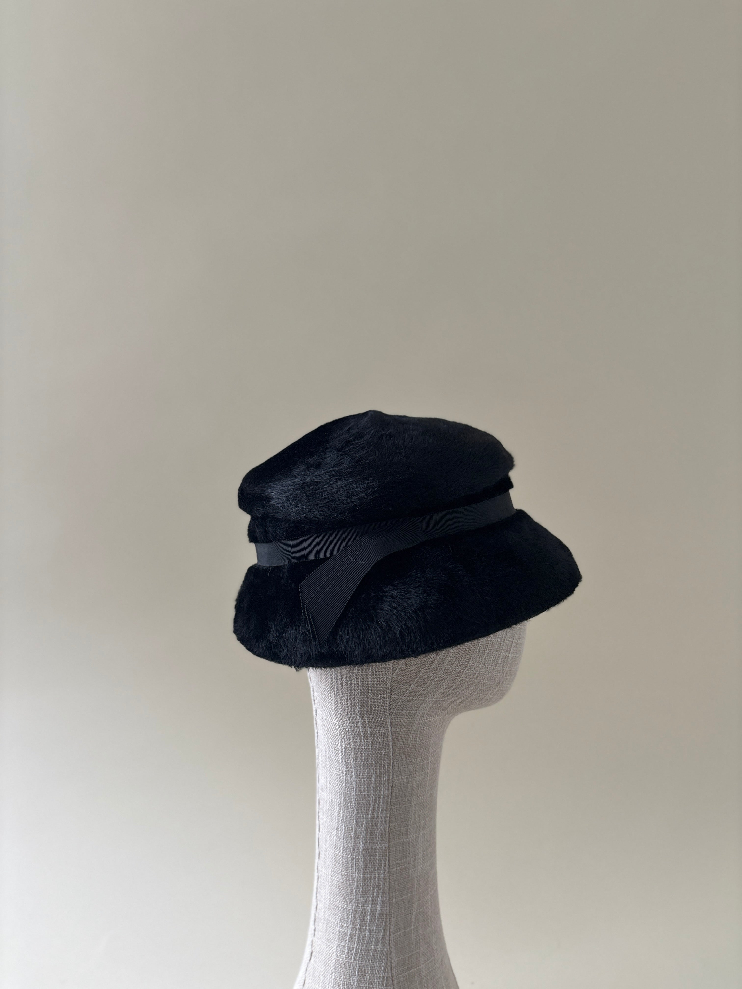 Vintage hat #062 | 1950's Black melusine fur felt mushroom hat