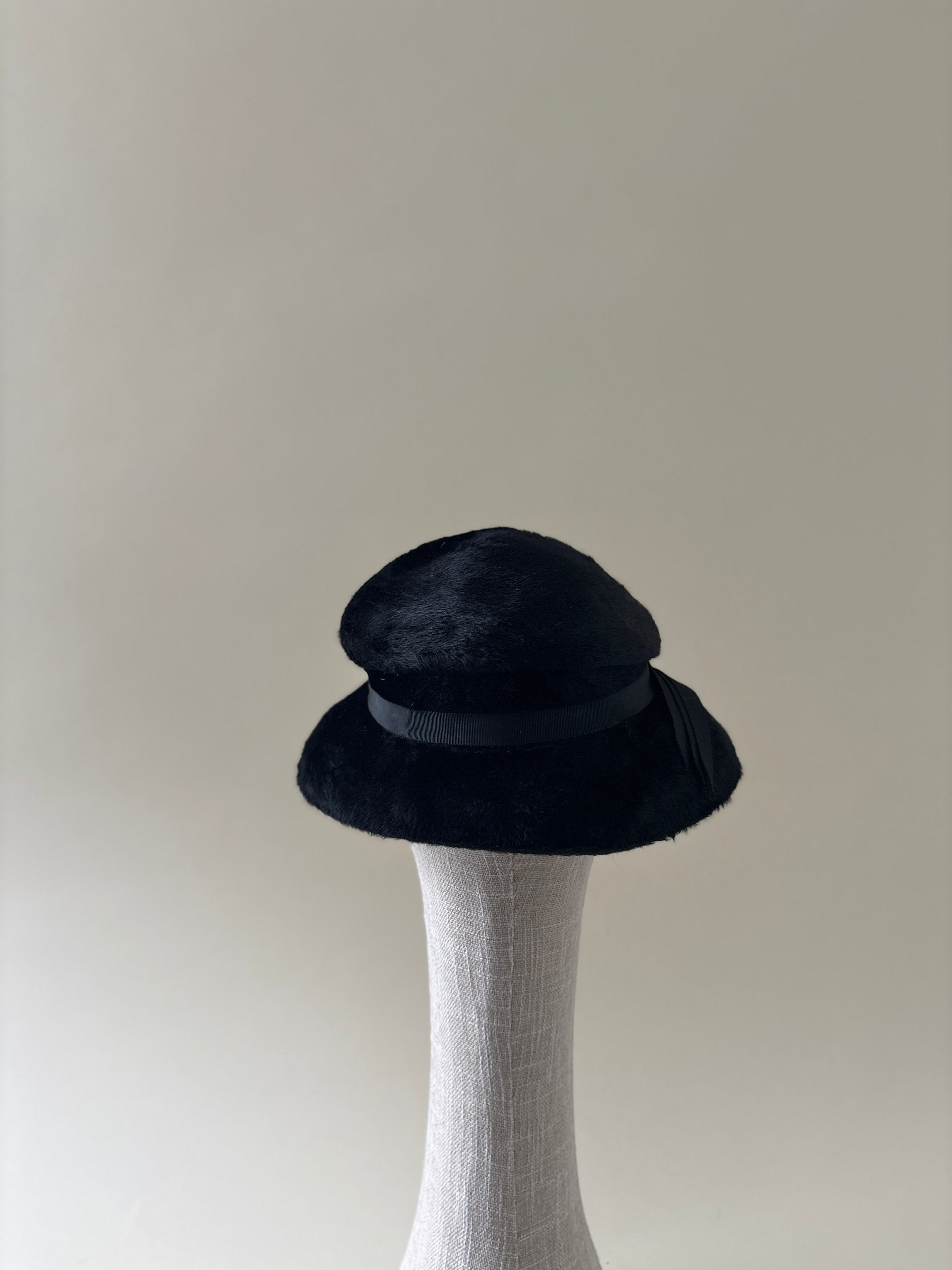 Vintage hat #062 | 1950's Black melusine fur felt mushroom hat