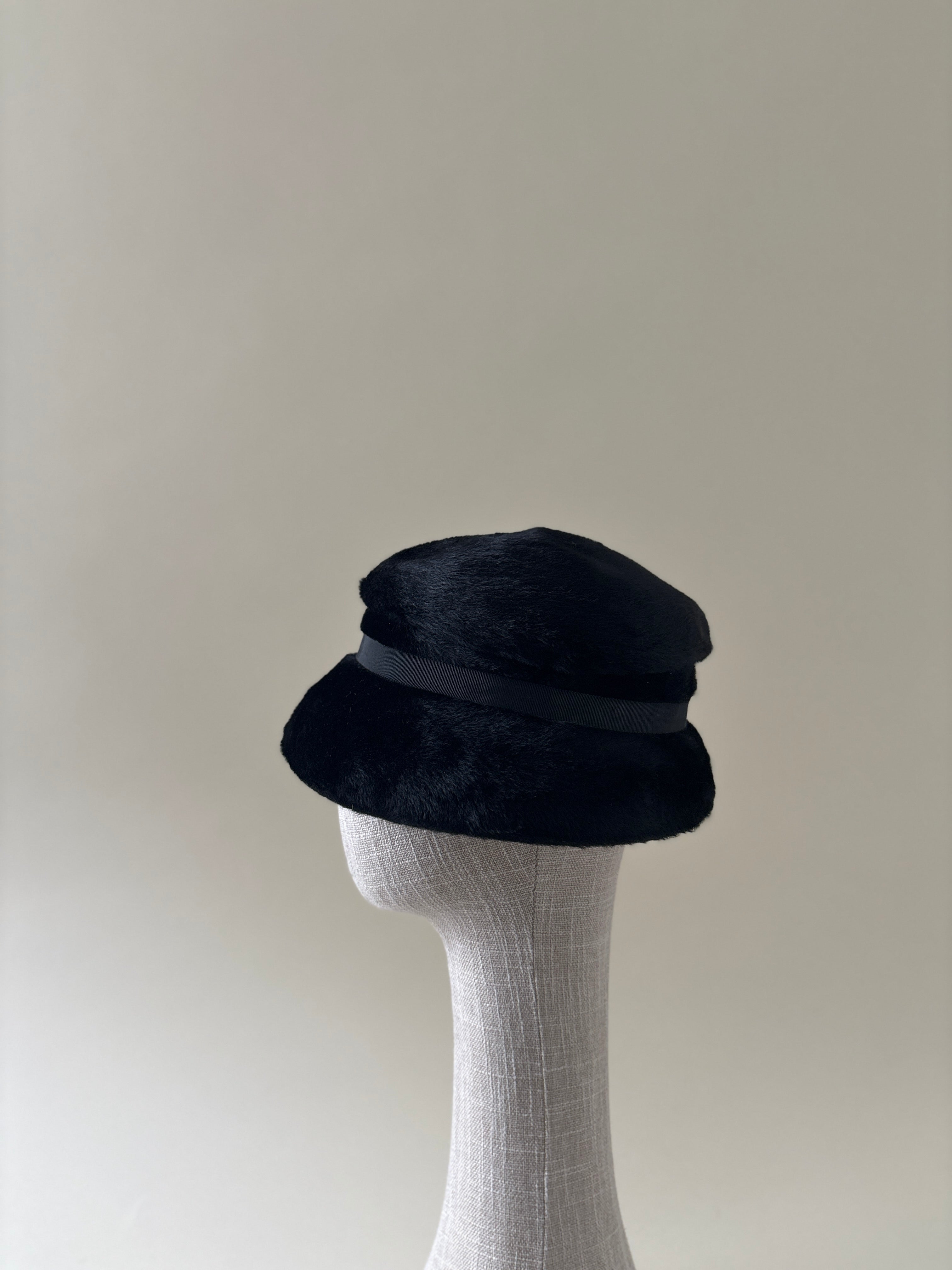 Vintage hat #062 | 1950's Black melusine fur felt mushroom hat
