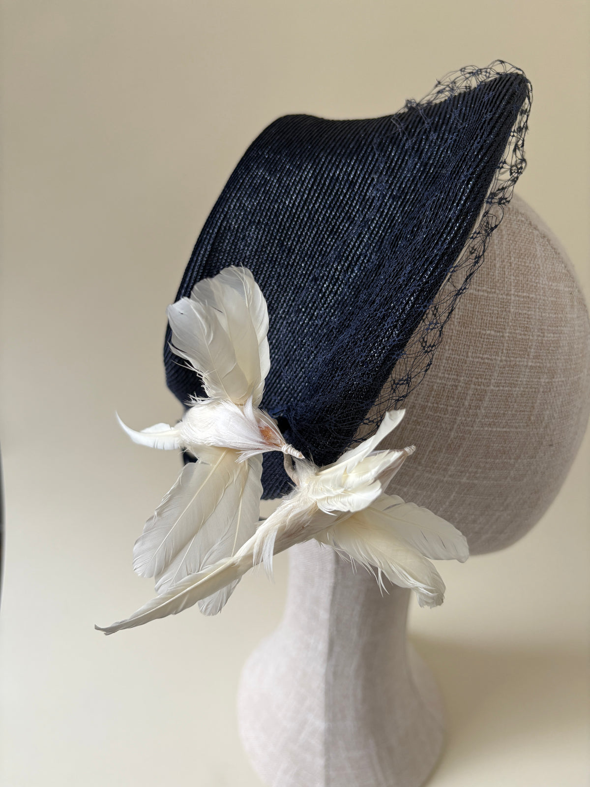 Vintage hat #019 | 1950's Navy blue straw half hat bonnet with veil and white feather birds