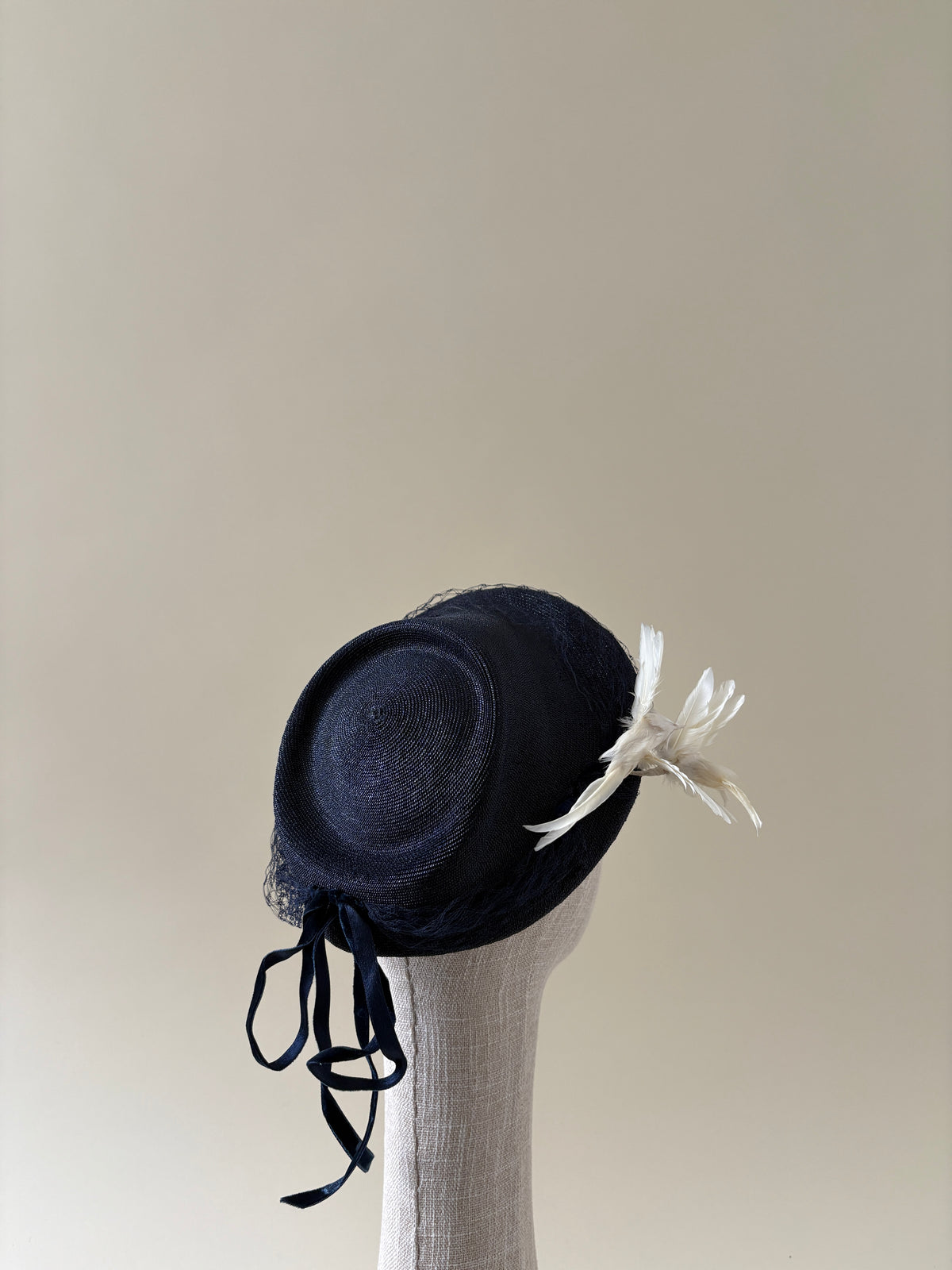 Vintage hat #019 | 1950's Navy blue straw half hat bonnet with veil and white feather birds