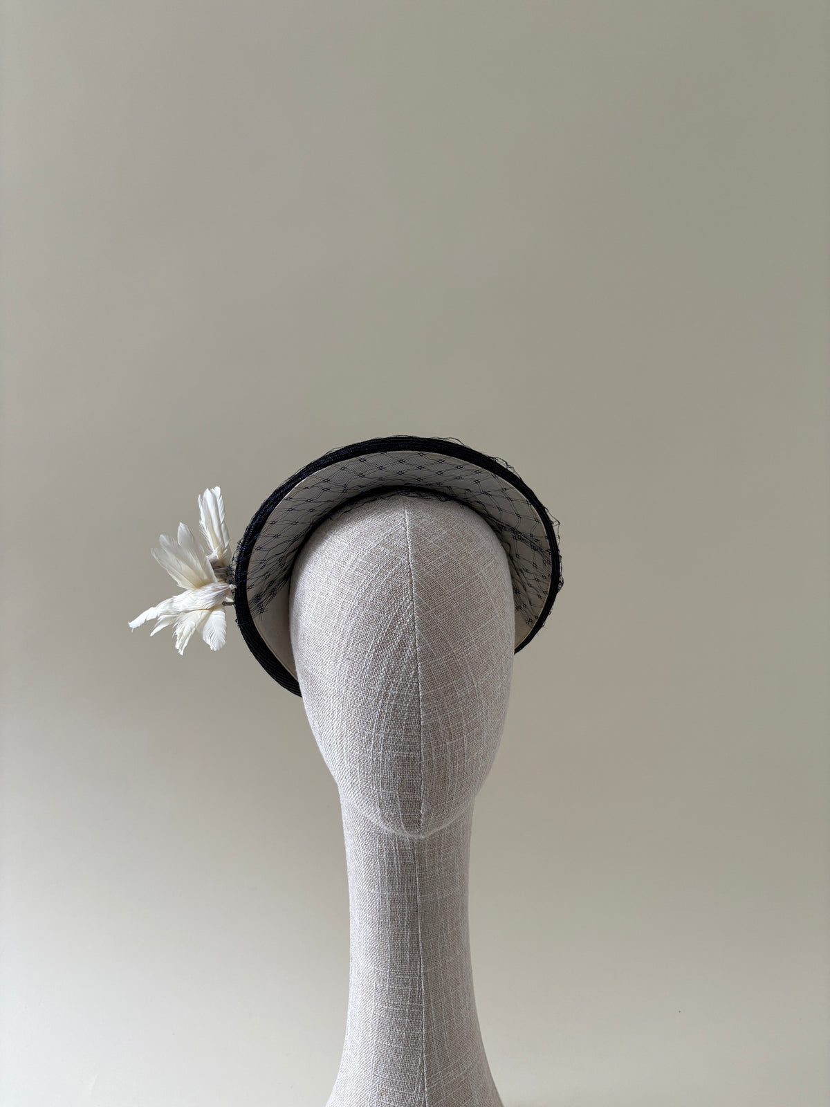 Vintage hat #019 | 1950's Navy blue straw half hat bonnet with veil and white feather birds