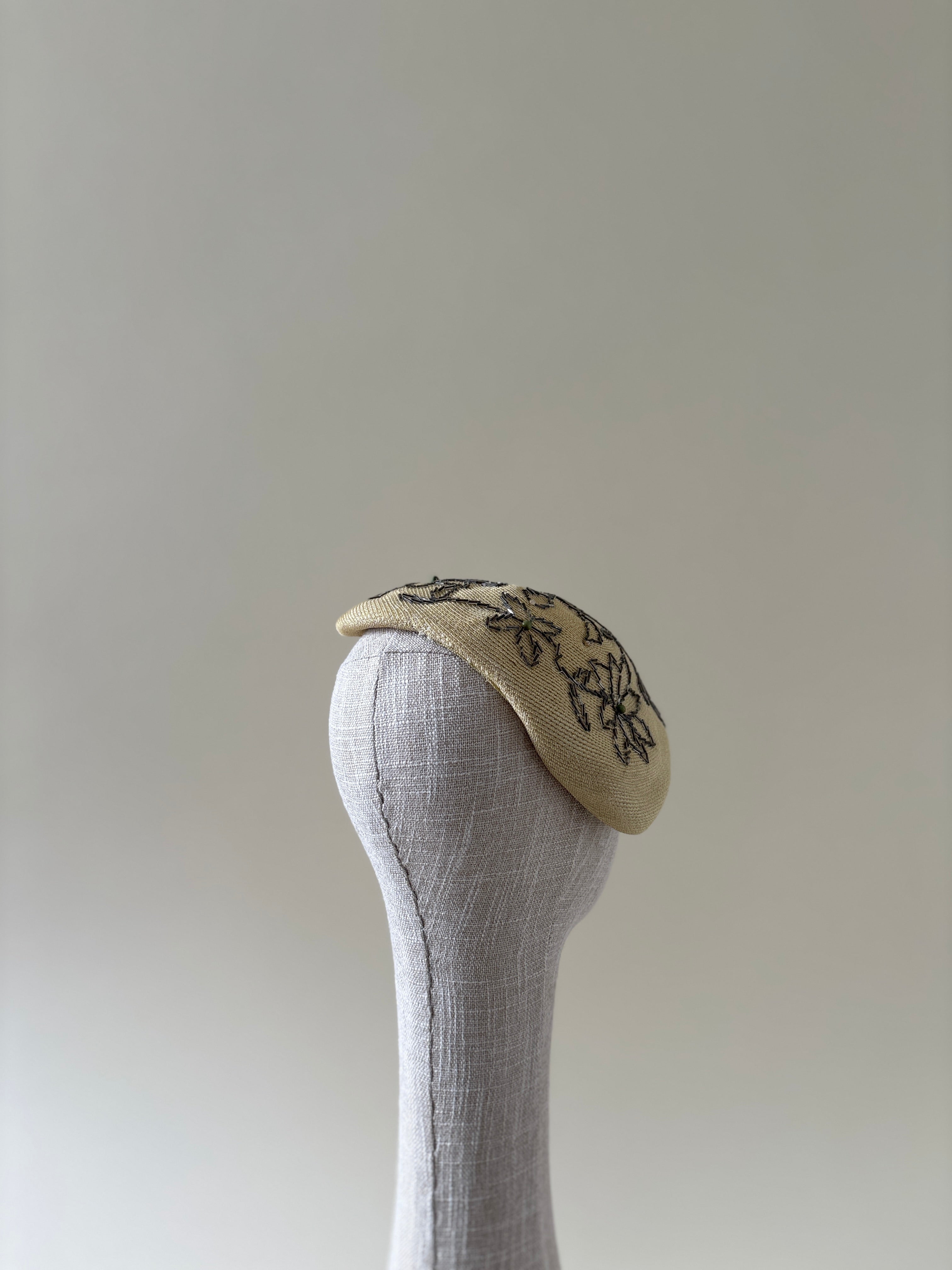 Vintage hat #025 | 1940's straw beret with beaded flowers
