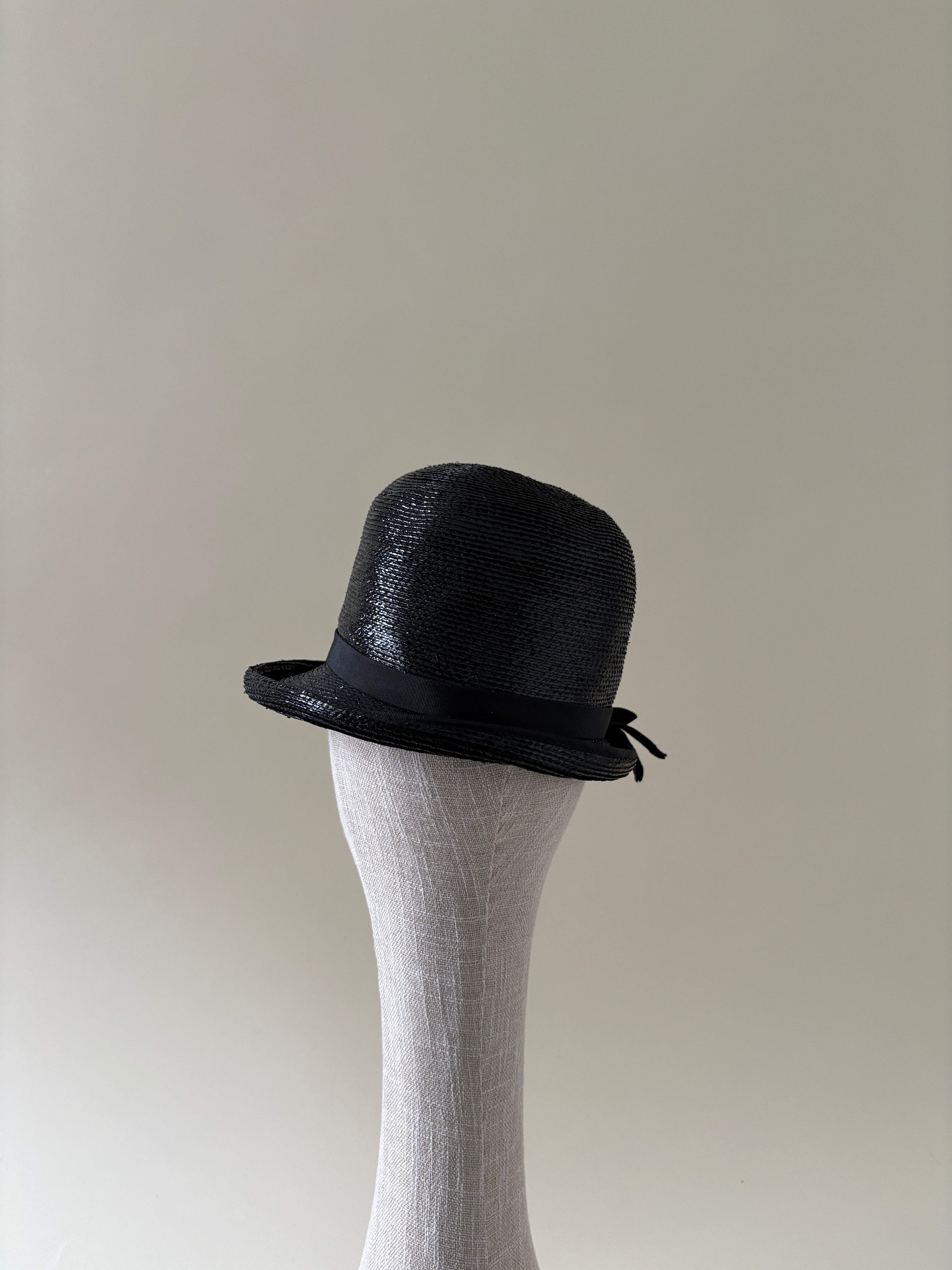 Vintage hat #030 | 1960's Black straw bubble hat with black grosgrain ribbon