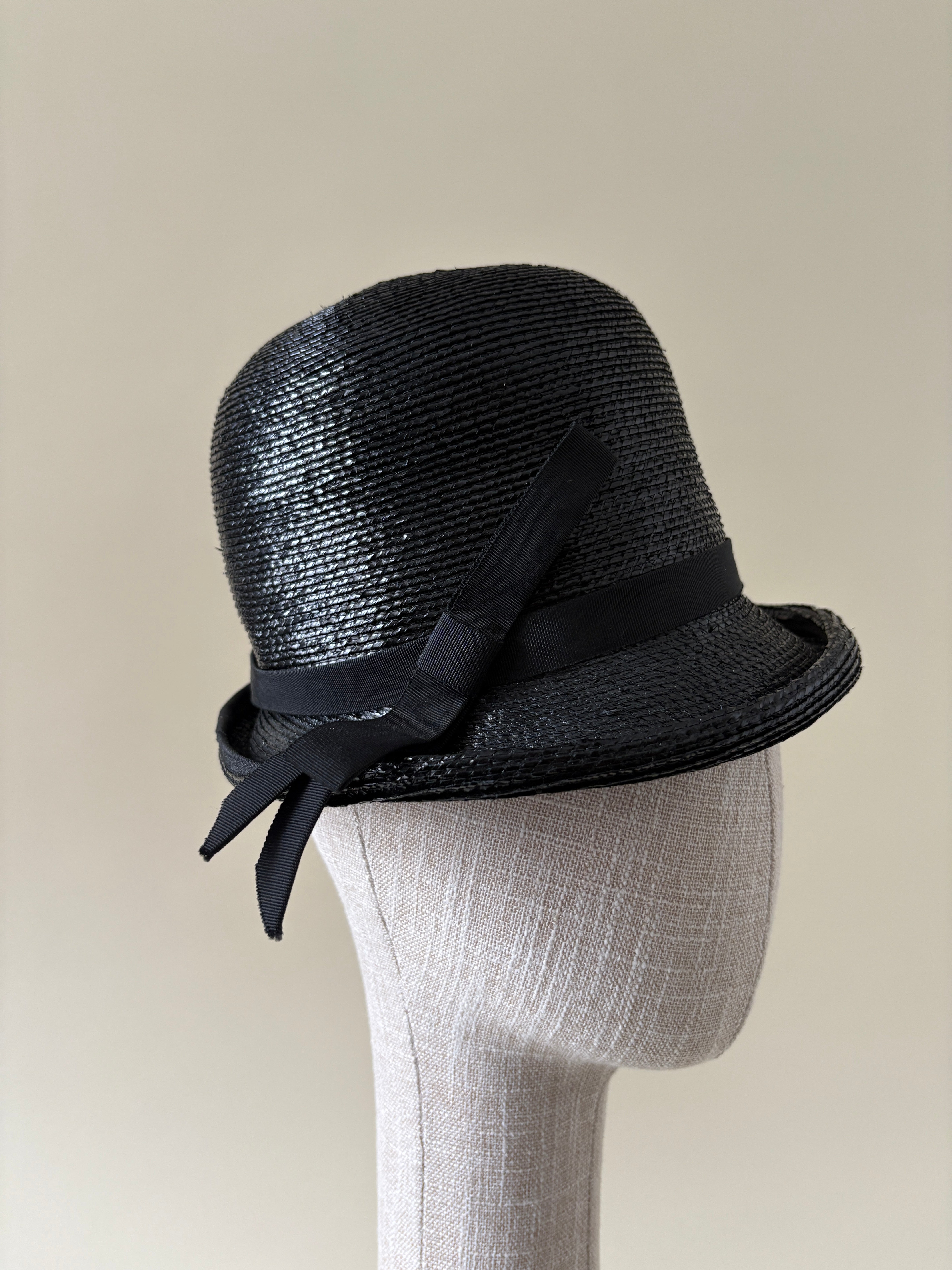 Vintage hat #030 | 1960's Black straw bubble hat with black grosgrain ribbon