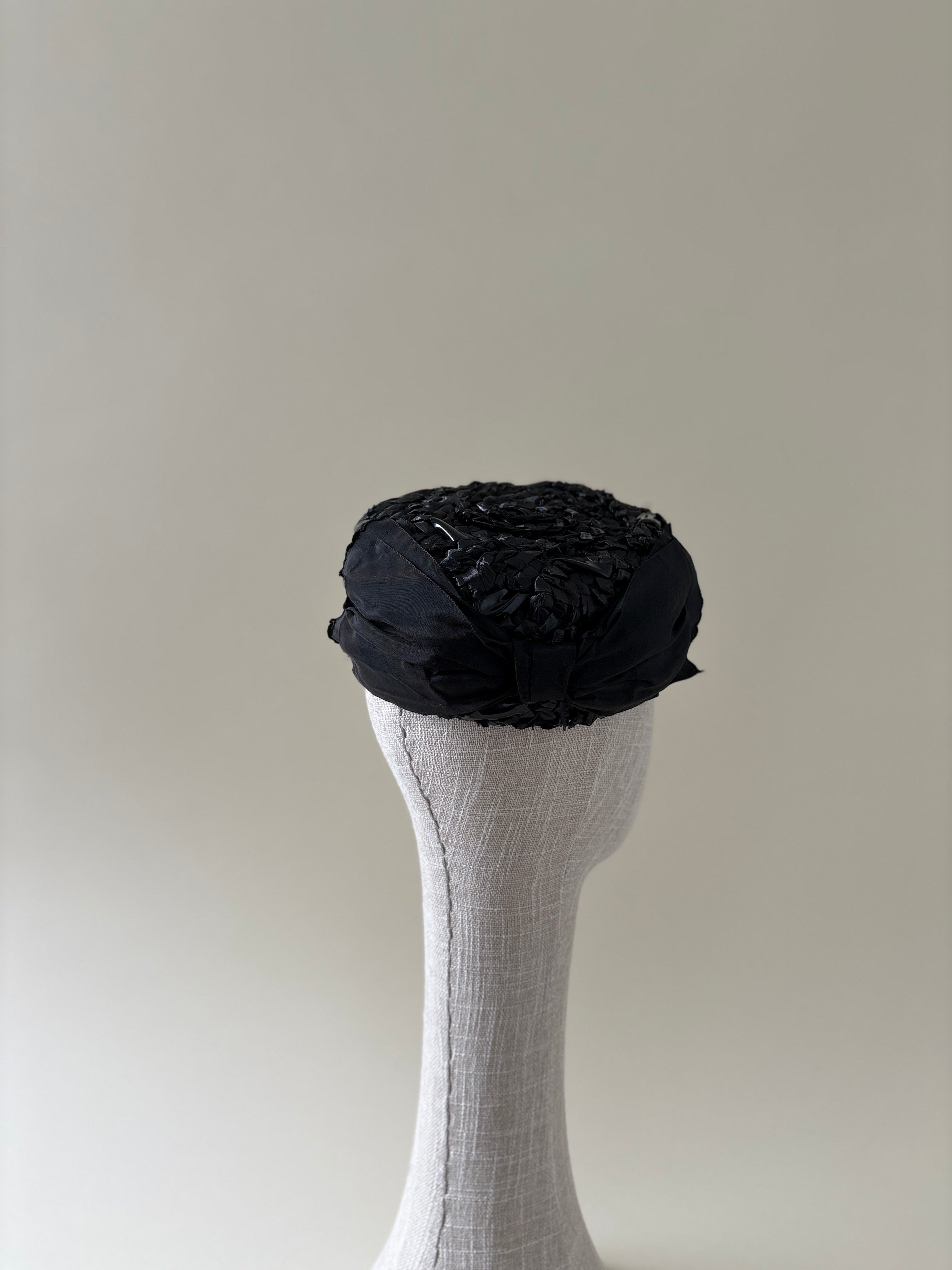 Vintage hat #047 | 1960's Black straw pillbox with satin bow