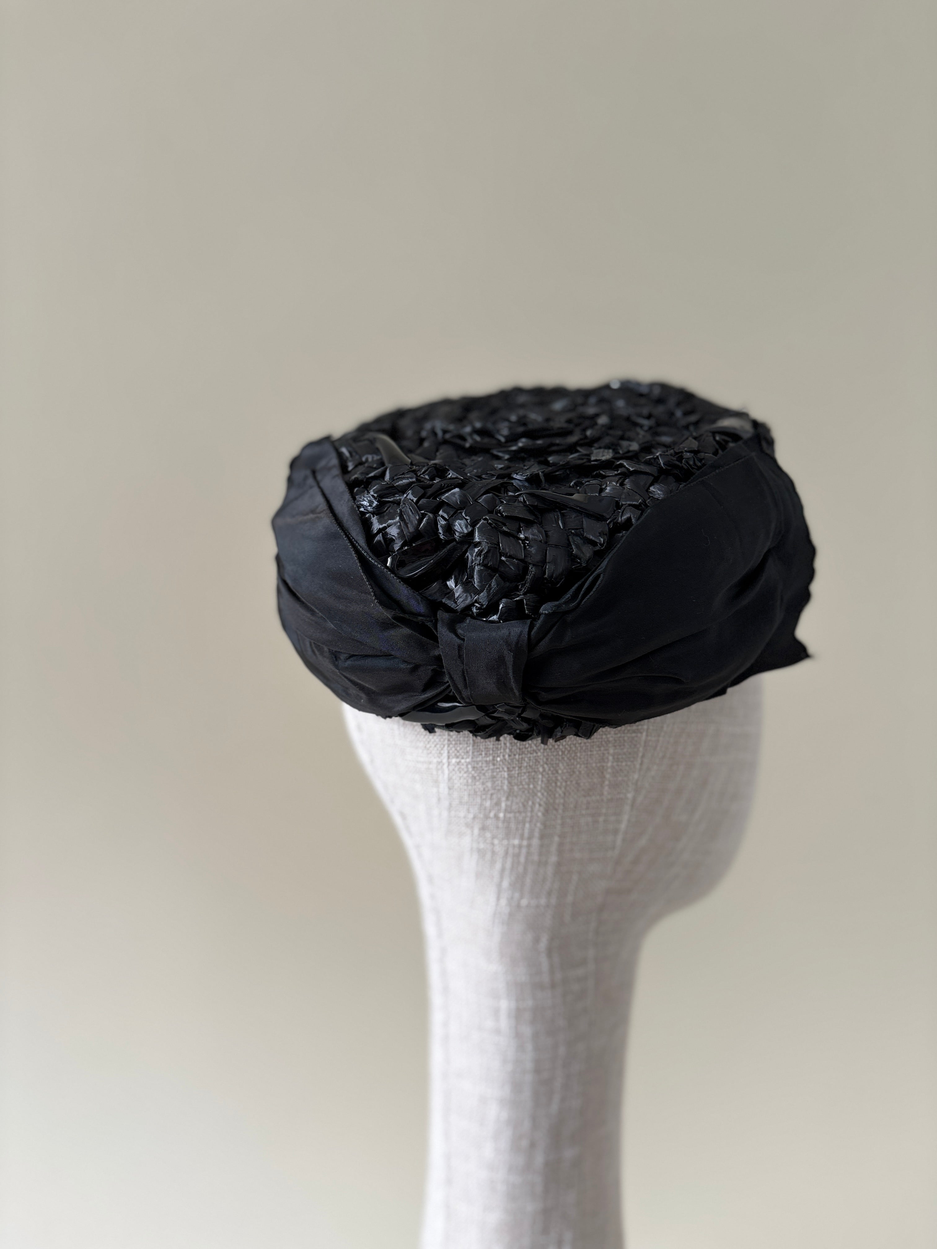 Vintage hat #047 | 1960's Black straw pillbox with satin bow
