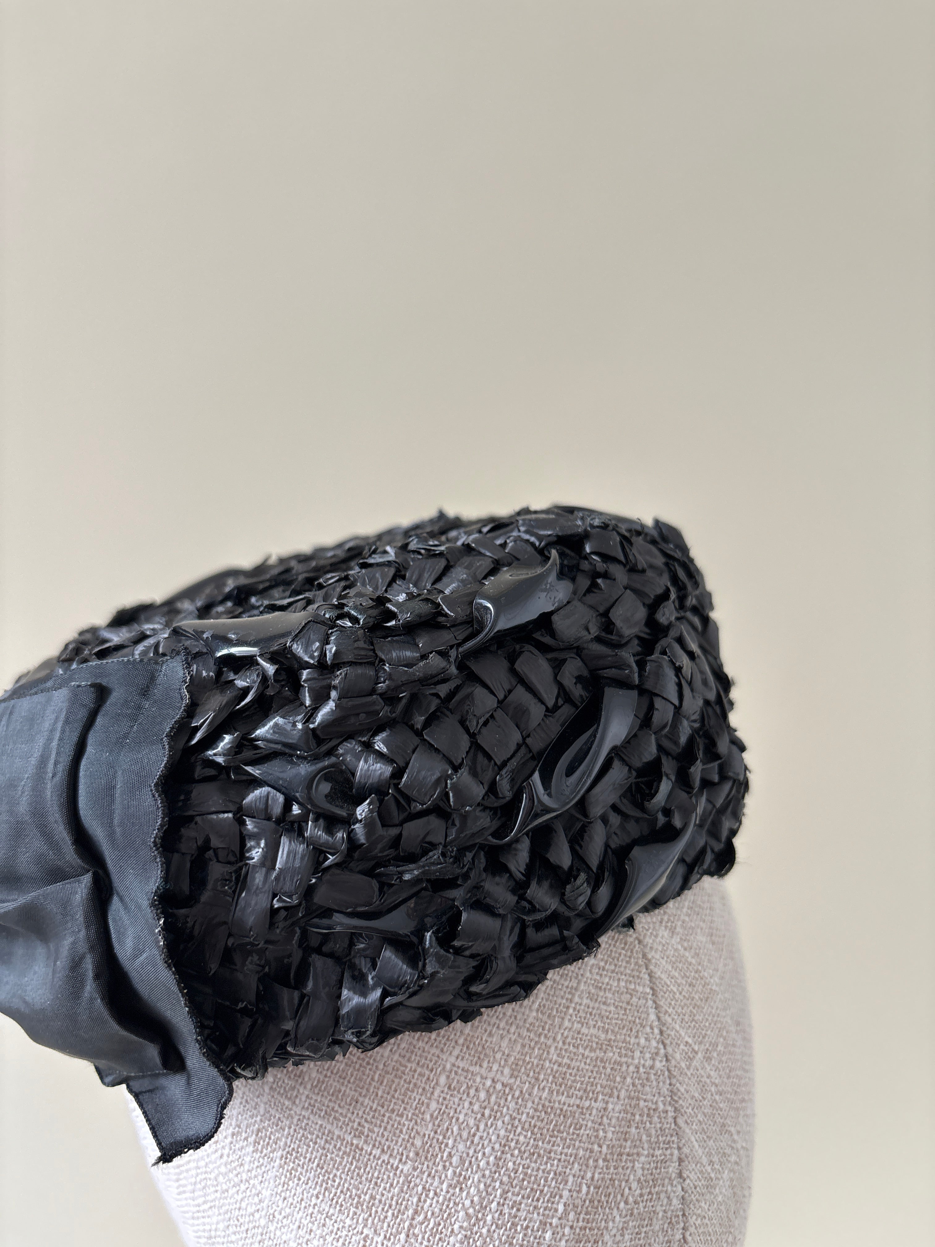 Vintage hat #047 | 1960's Black straw pillbox with satin bow