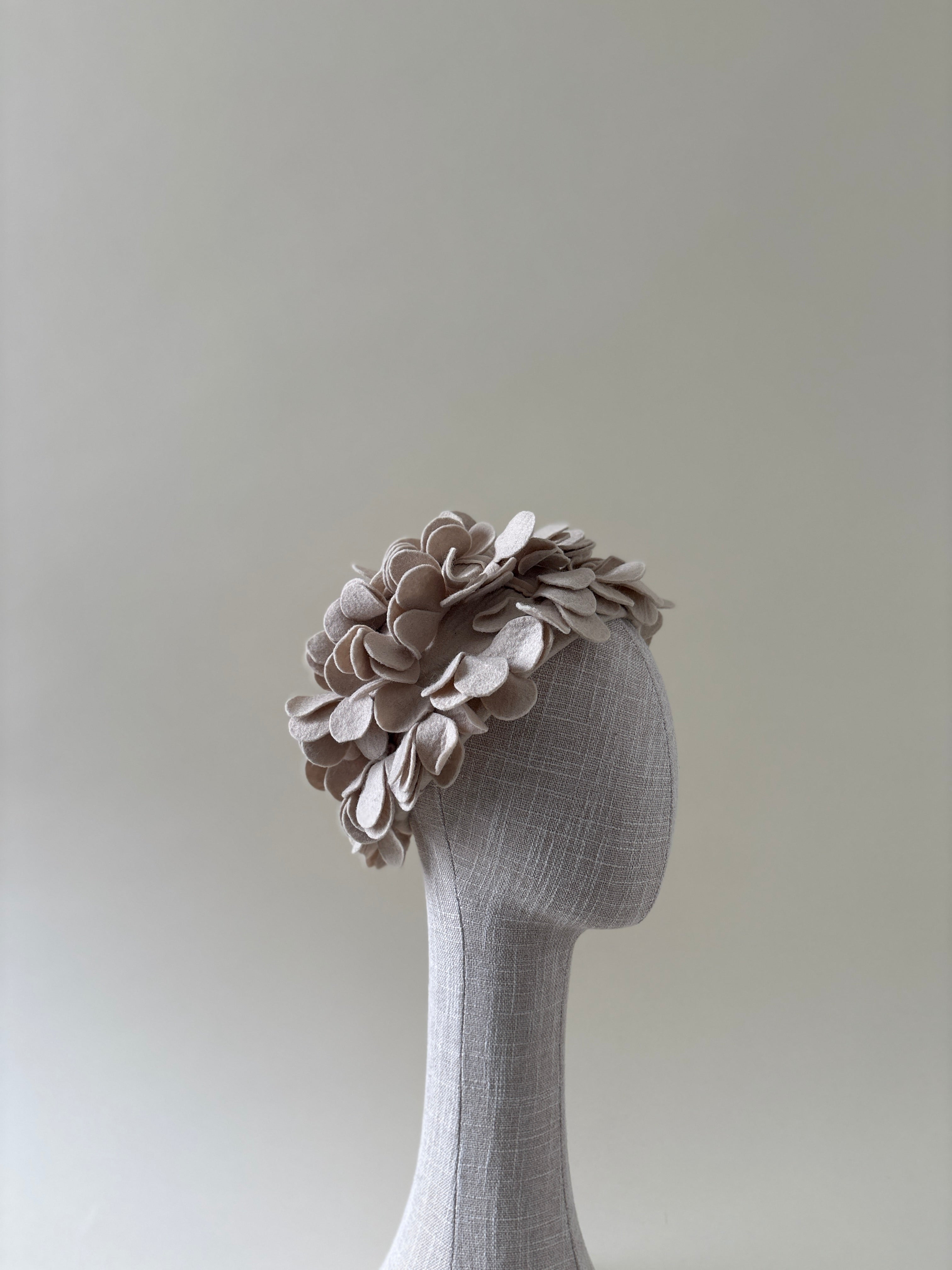 Vintage hat #060 | 1960's Felt "bathing cap" hat