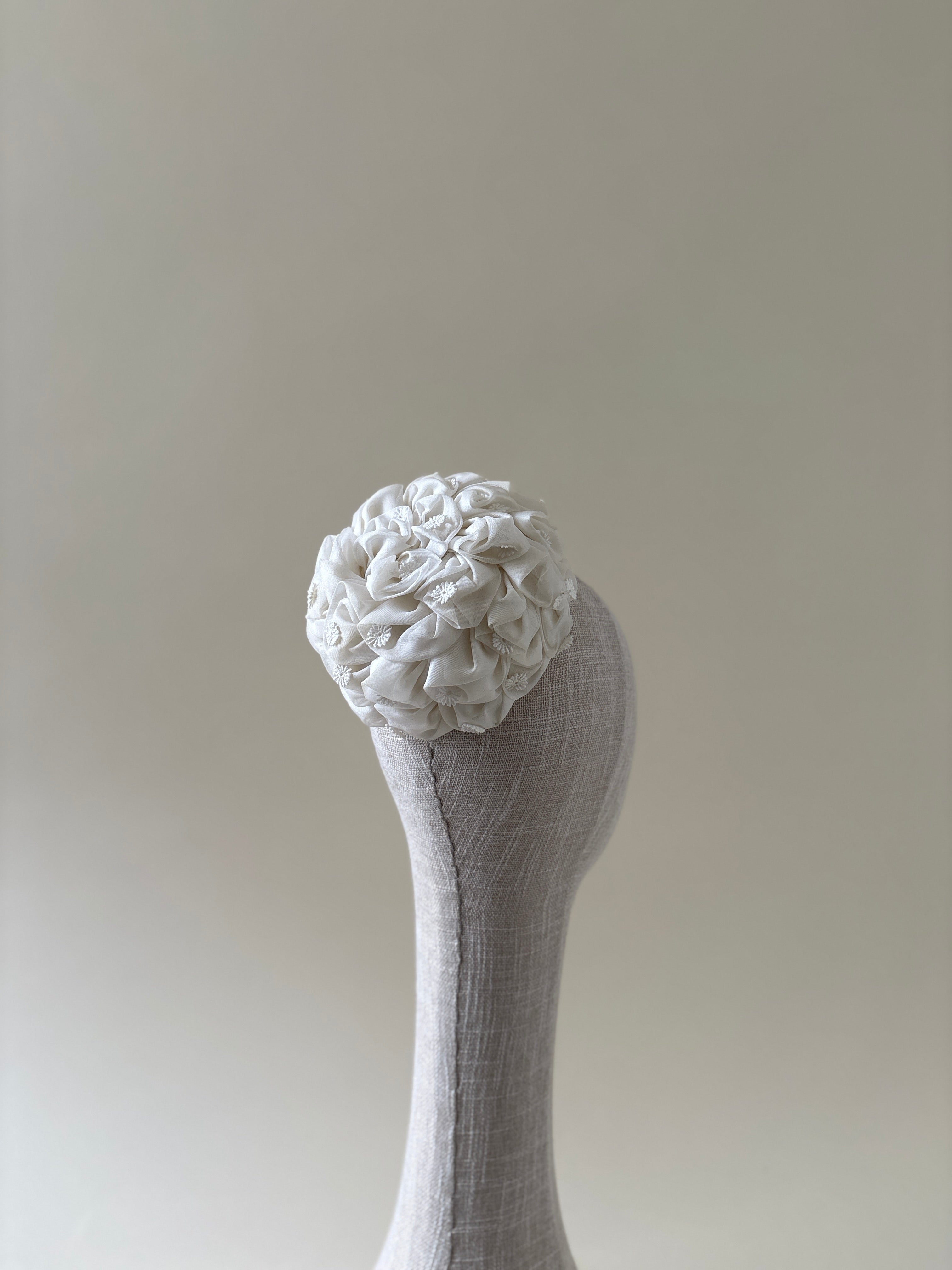 Vintage hat #051 | 1960's Bridal pillbox hat