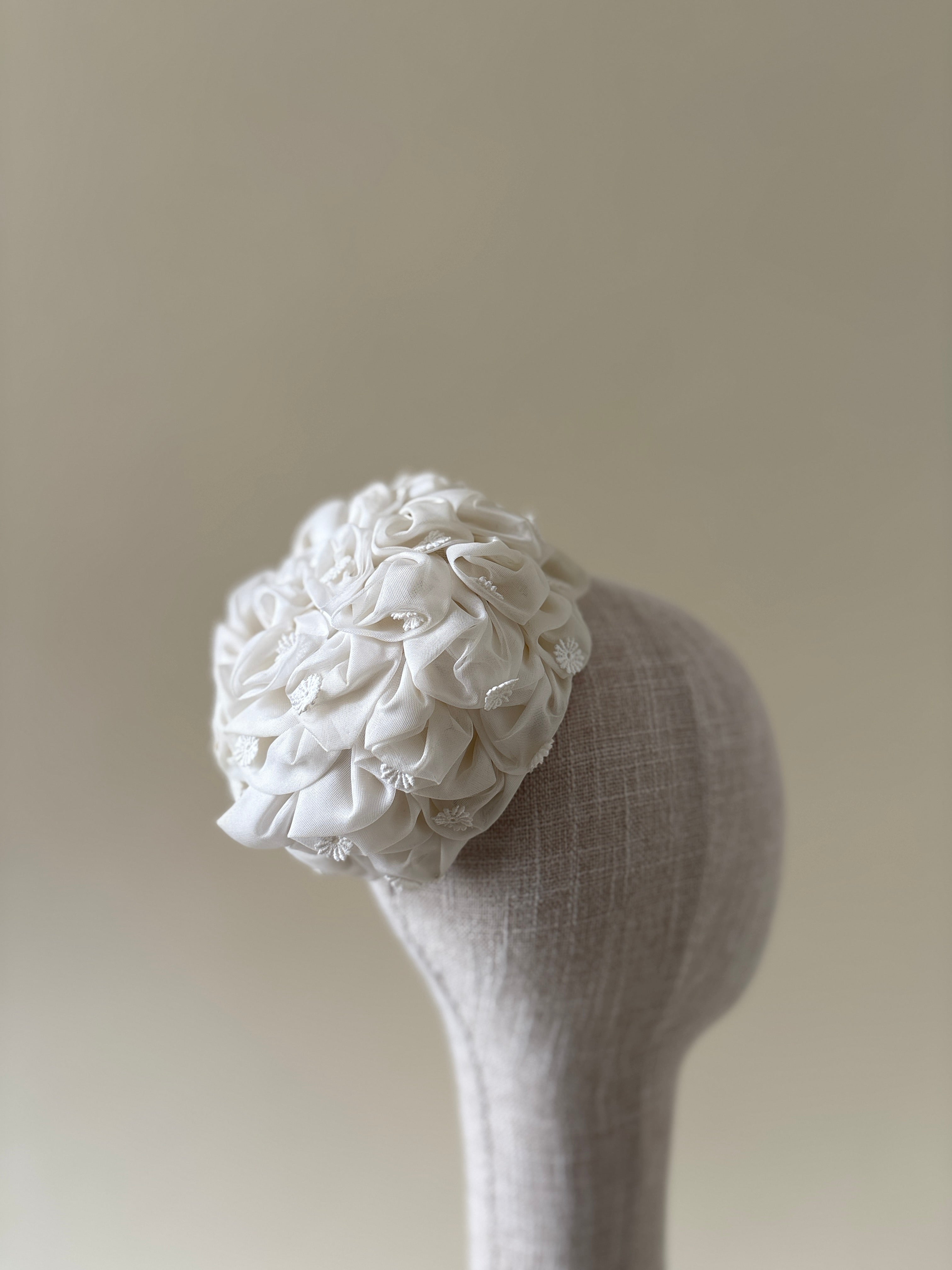 Vintage hat #051 | 1960's Bridal pillbox hat