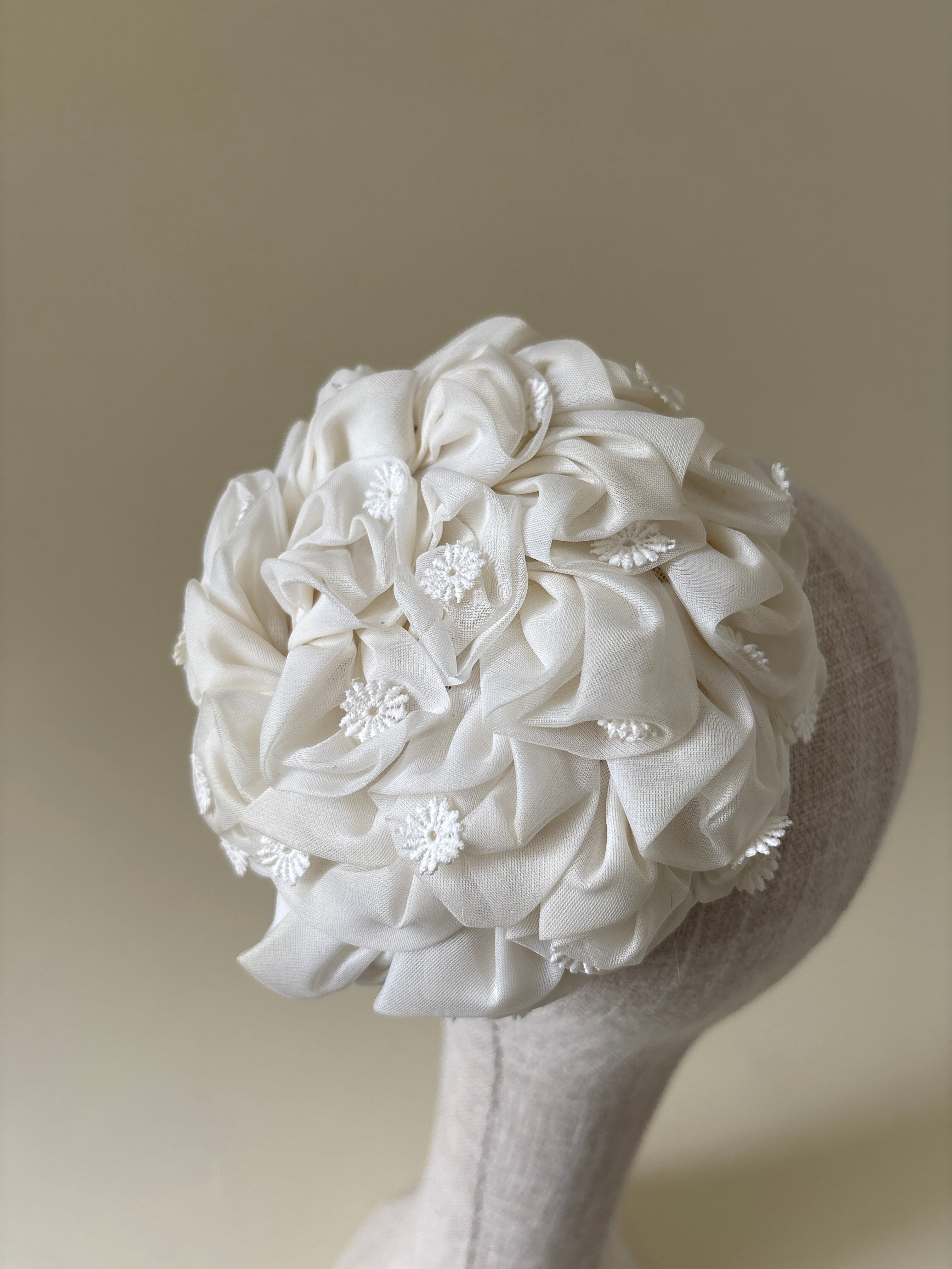 Vintage hat #051 | 1960's Bridal pillbox hat