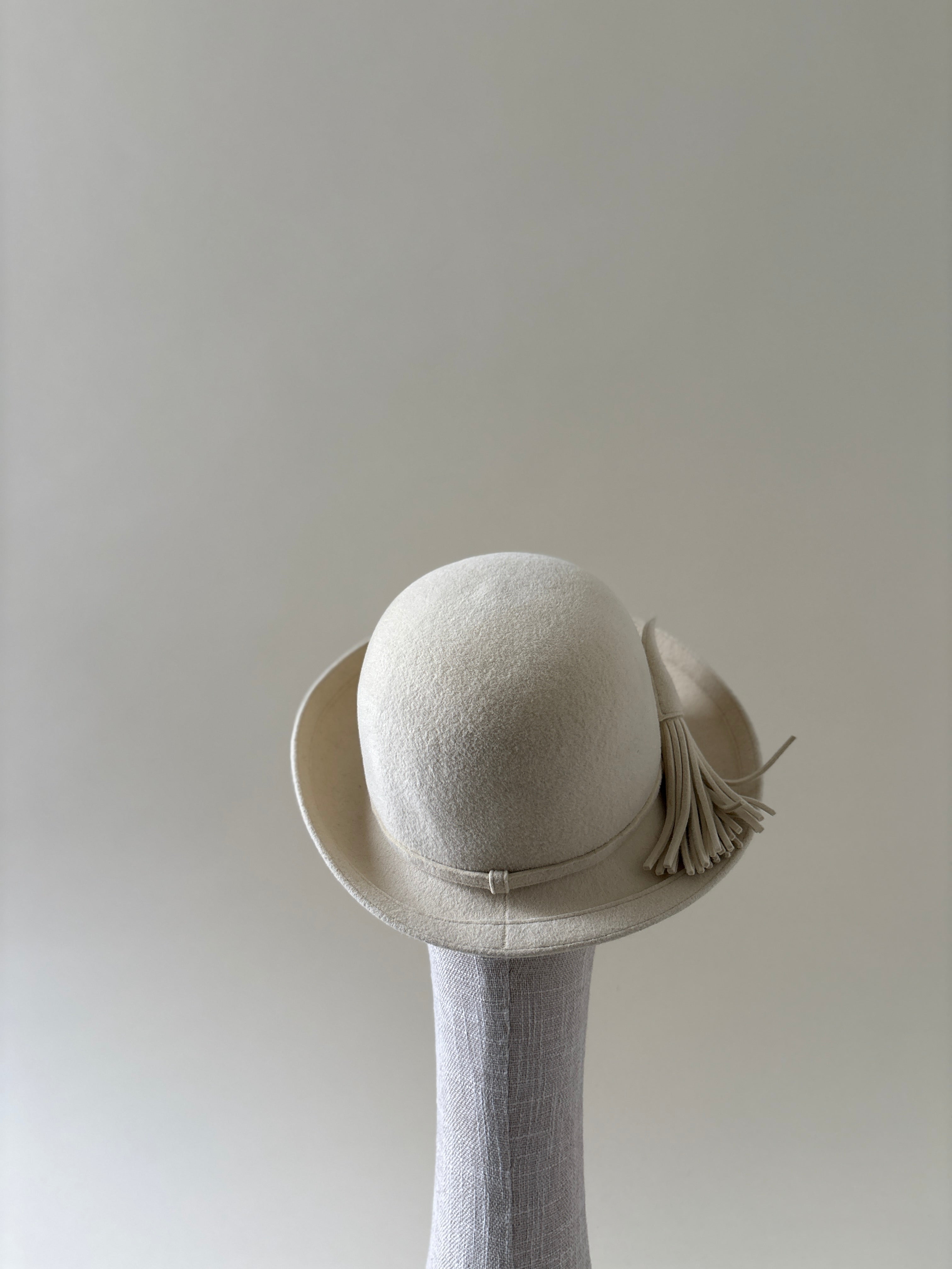 Vintage hat #061 | 1970's Off white fur felt bowler hat