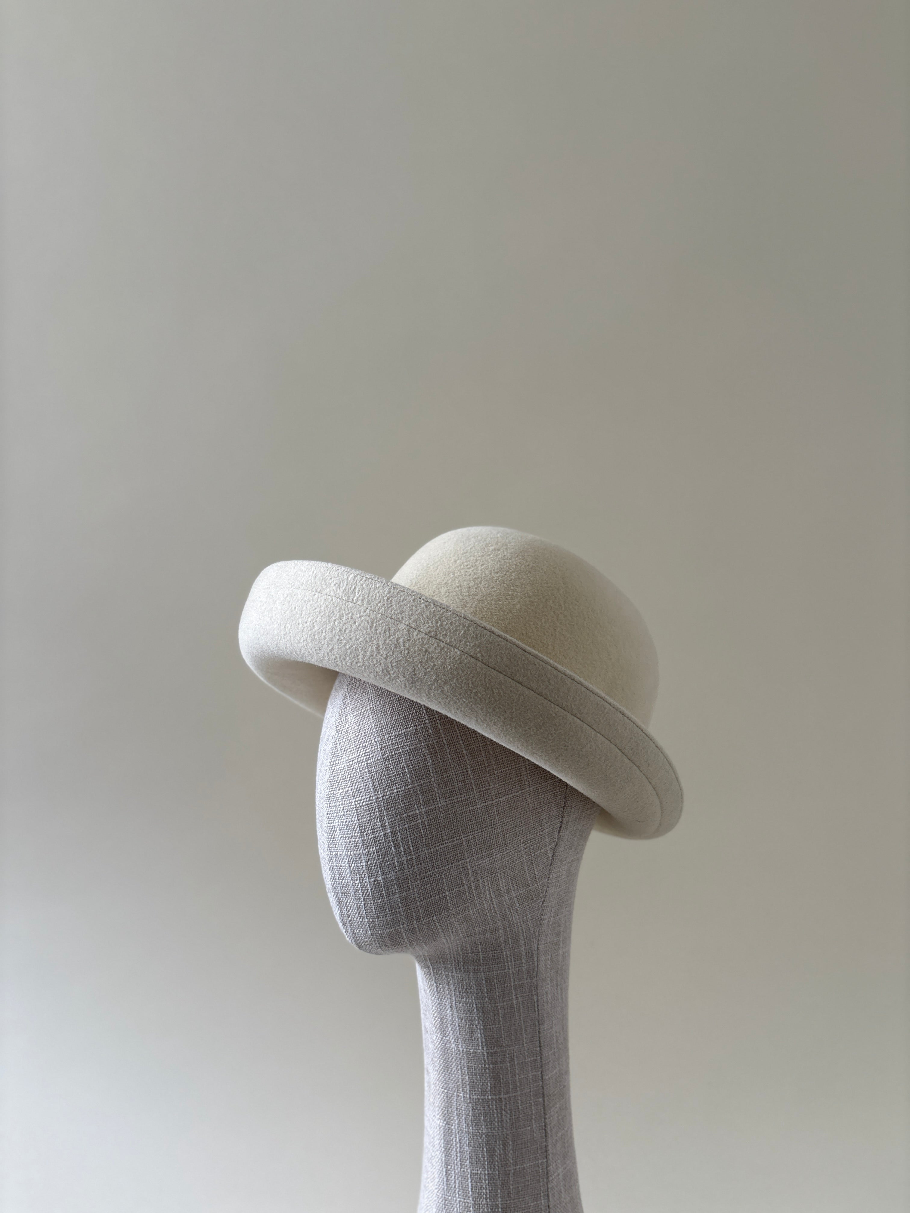 Vintage hat #061 | 1970's Off white fur felt bowler hat