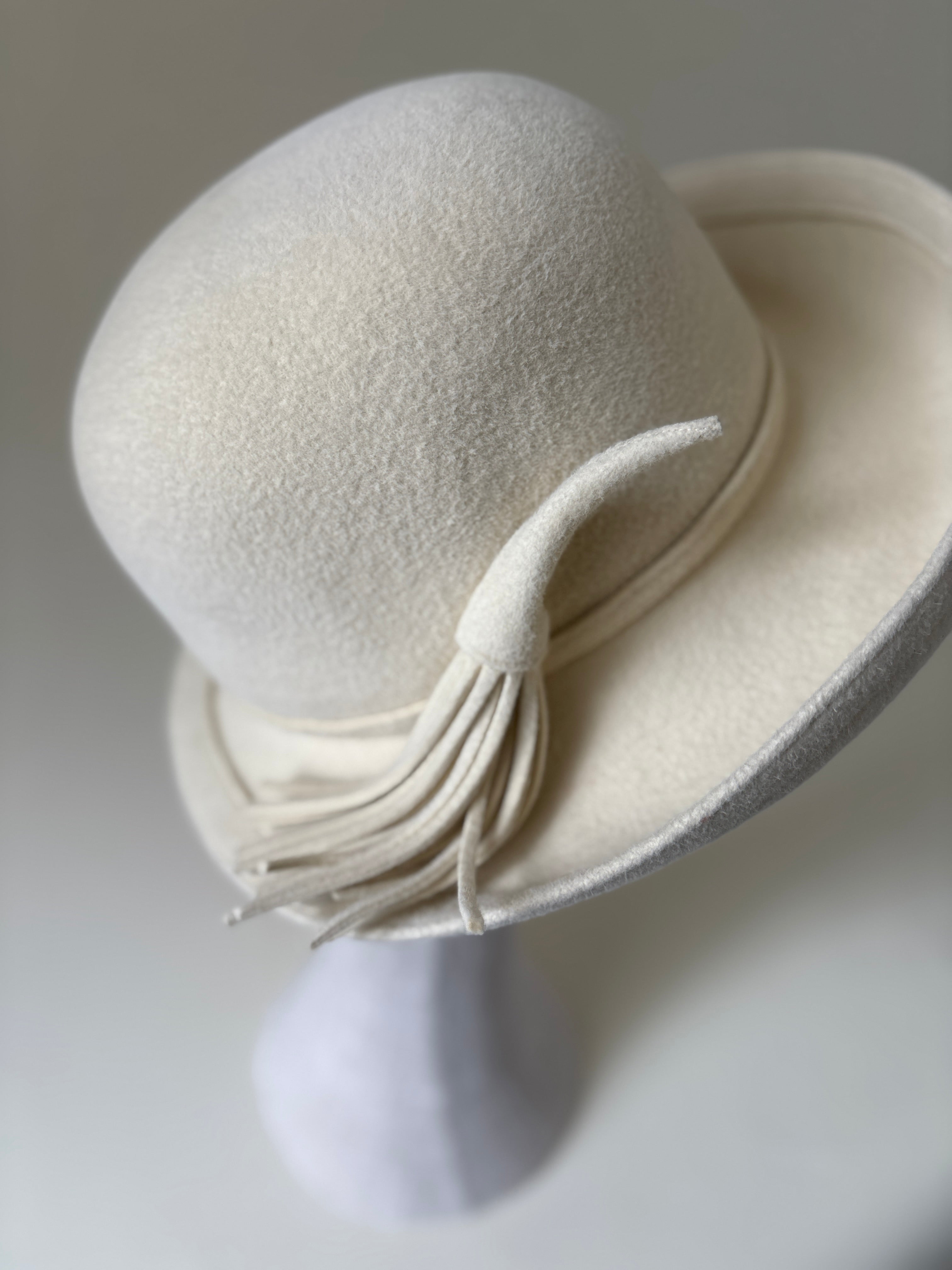 Vintage hat #061 | 1970's Off white fur felt bowler hat