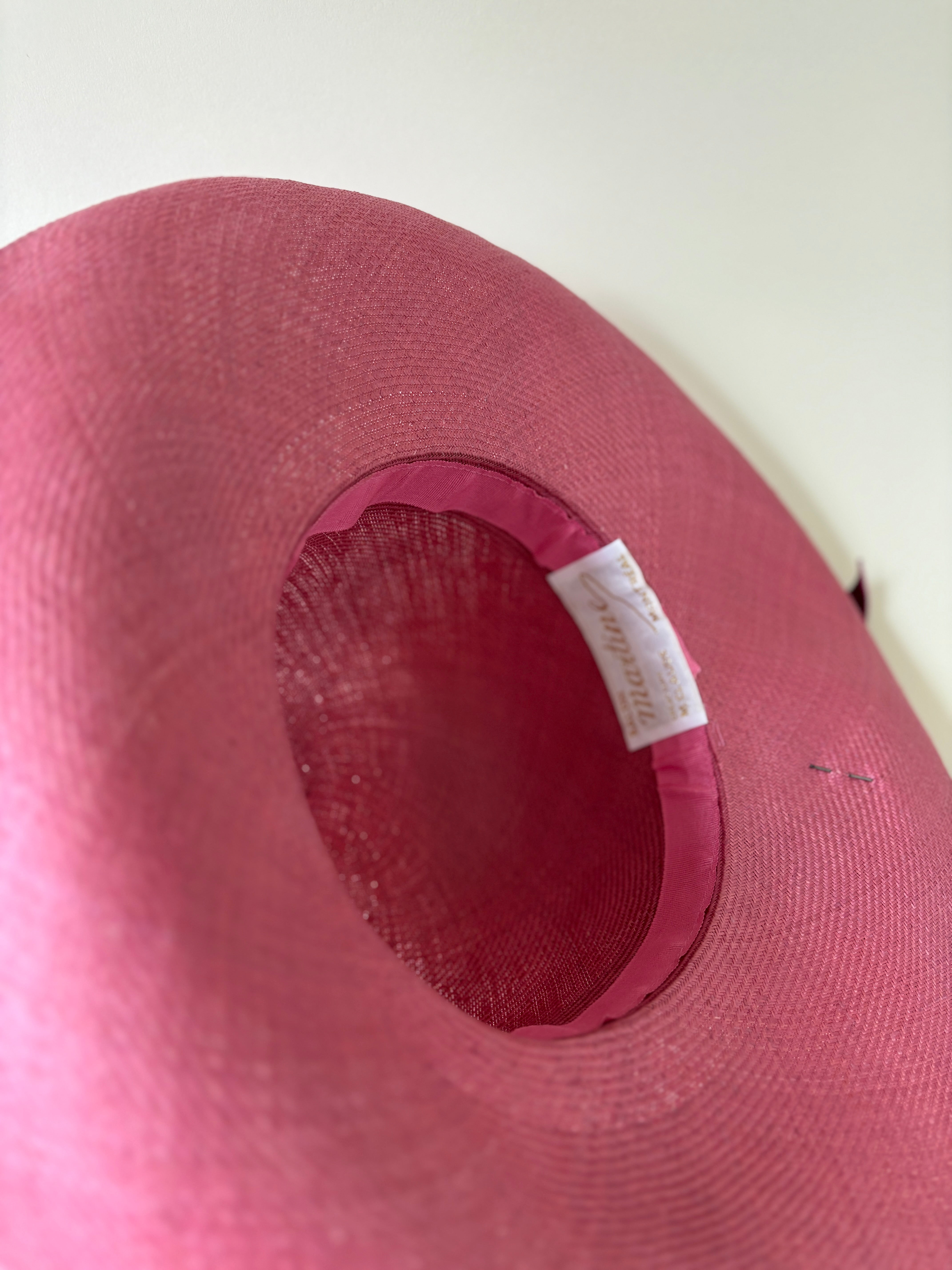 Chapeau vintage n° 002 | Chapeau de paille rose à larges fleurs, années 1980