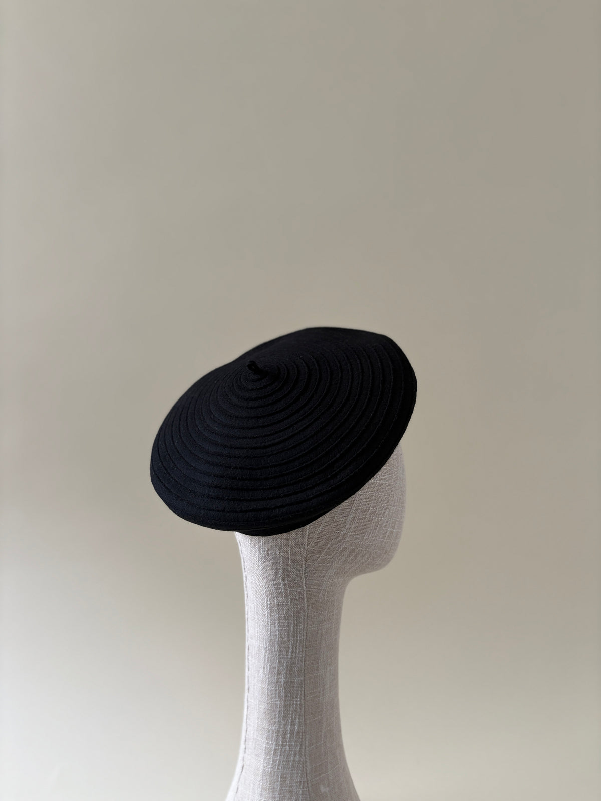 Chapeau vintage n° 053 | Béret en feutre de laine noir des années 1990