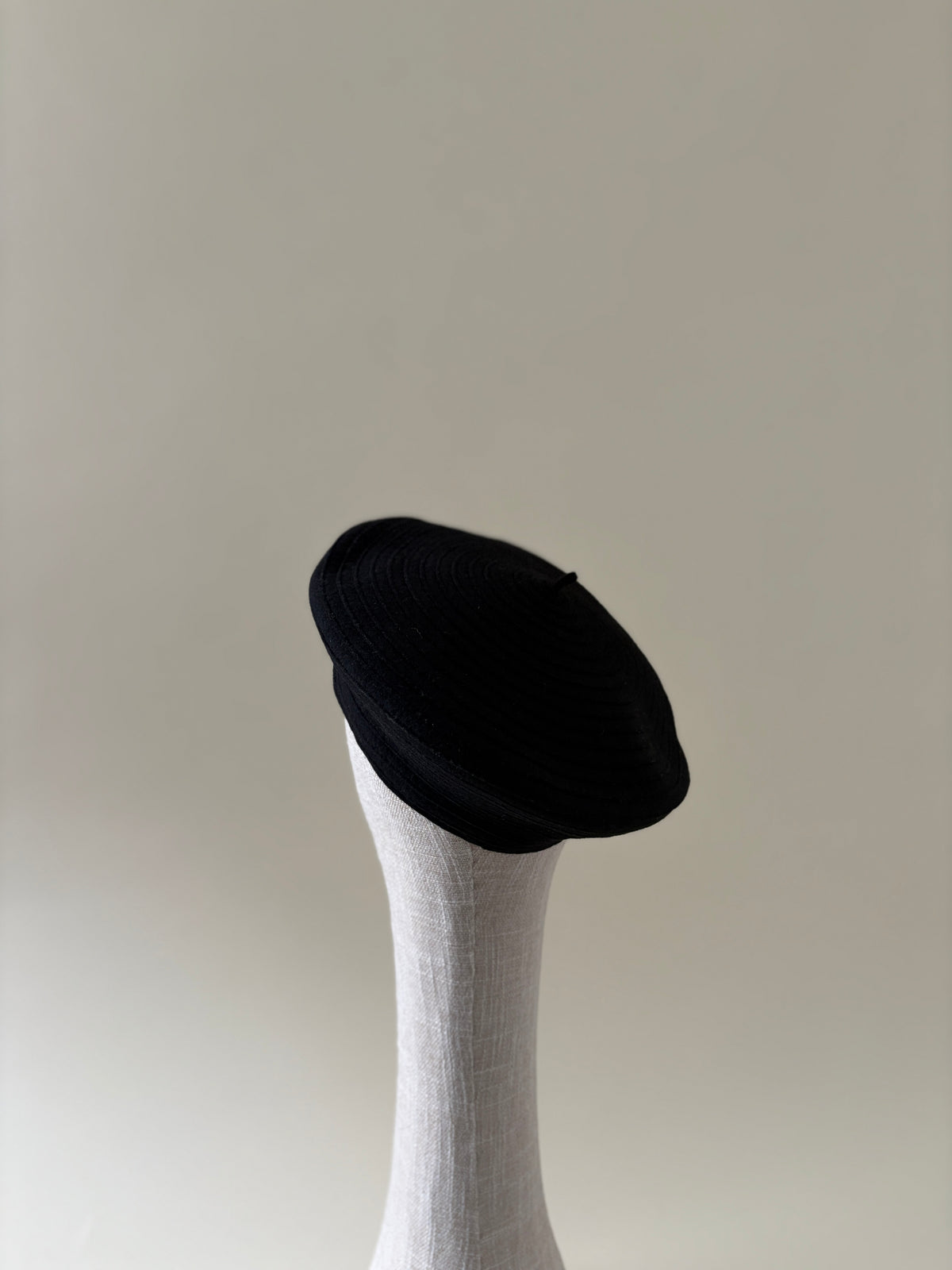 Chapeau vintage n° 053 | Béret en feutre de laine noir des années 1990