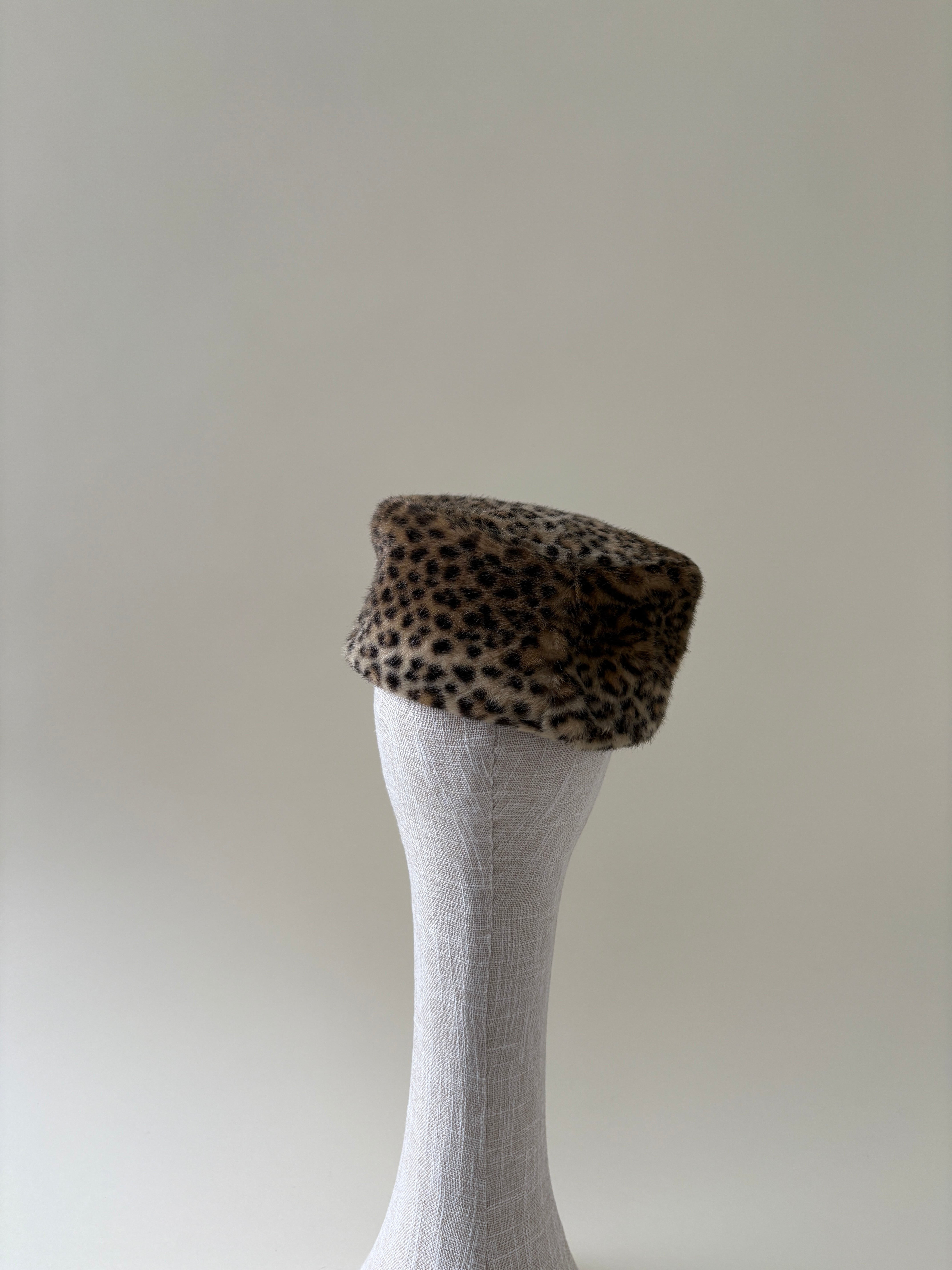 Vintage hat #042 | 1990's Faux fur leopard pillbox