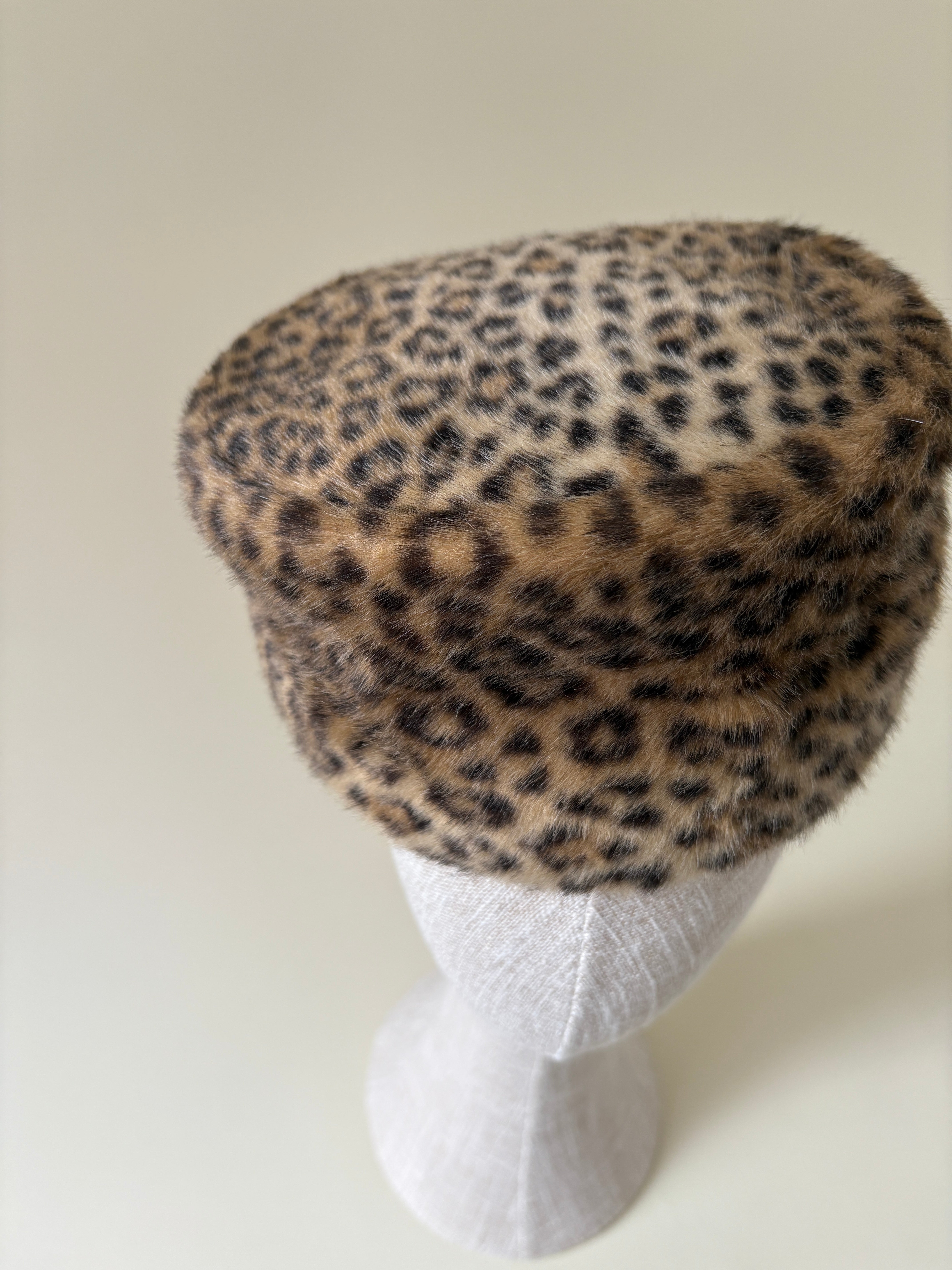 Vintage hat #042 | 1990's Faux fur leopard pillbox