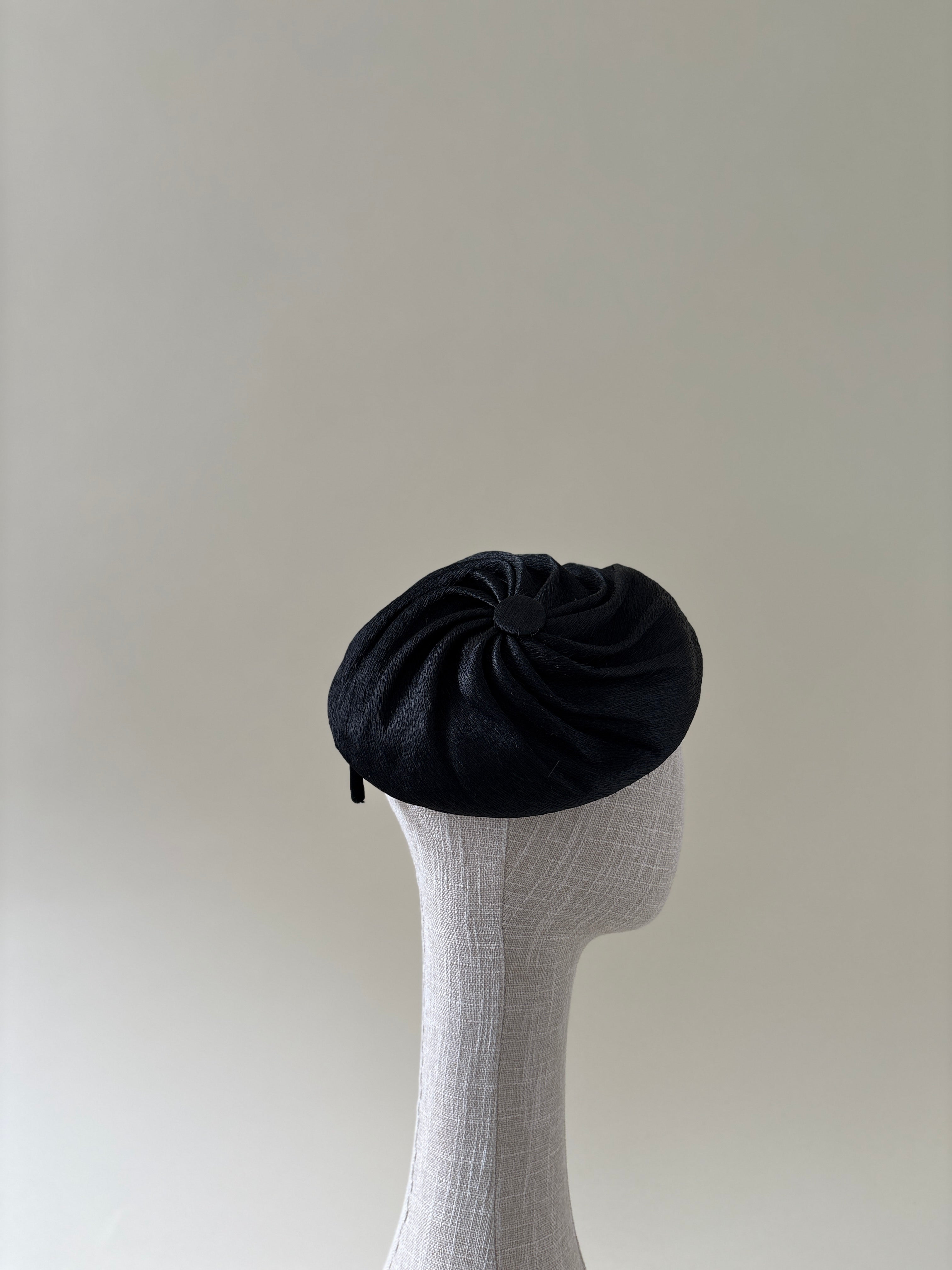 Chapeau vintage n° 056 | Béret drapé noir des années 1960