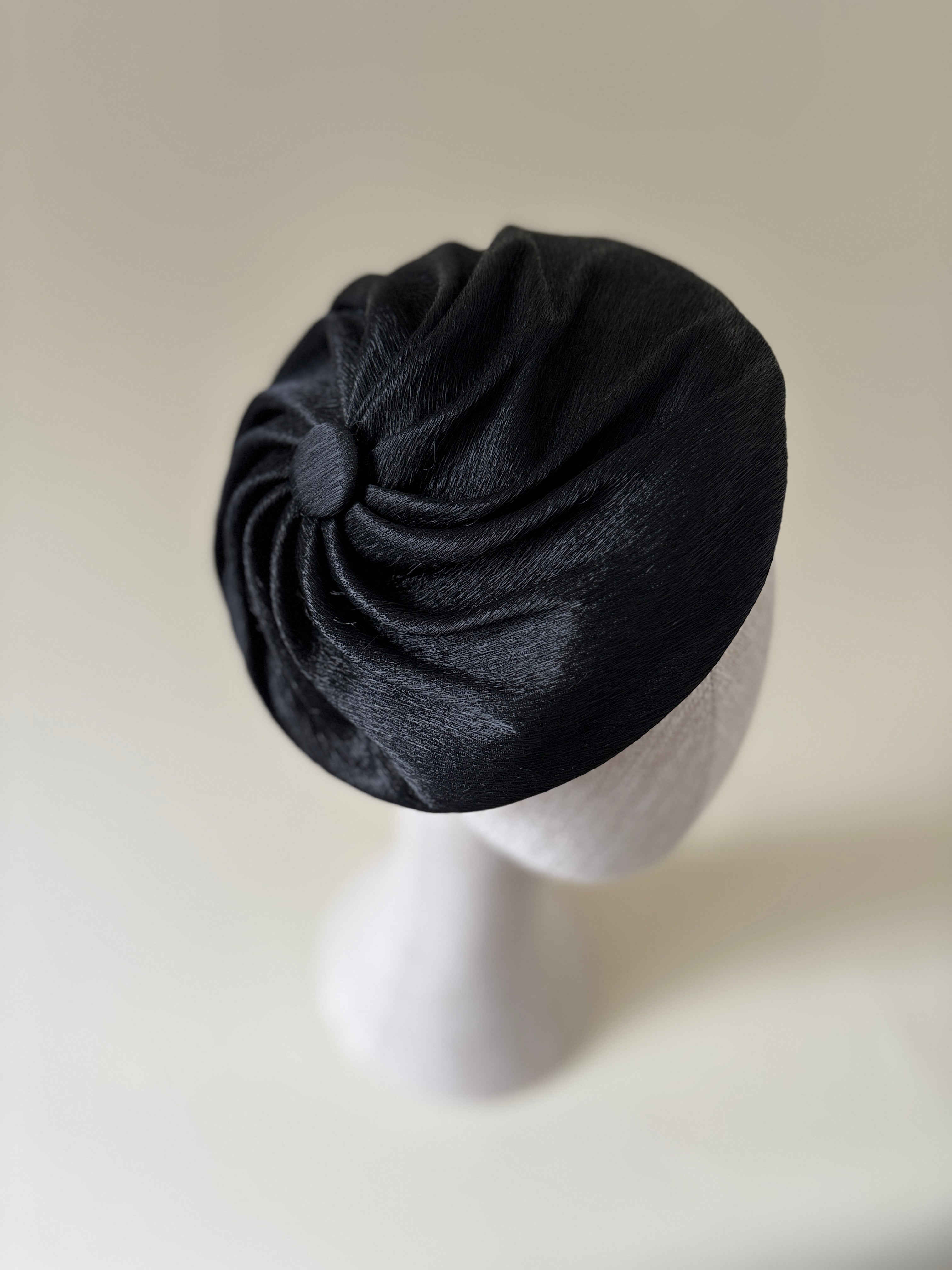 Chapeau vintage n° 056 | Béret drapé noir des années 1960