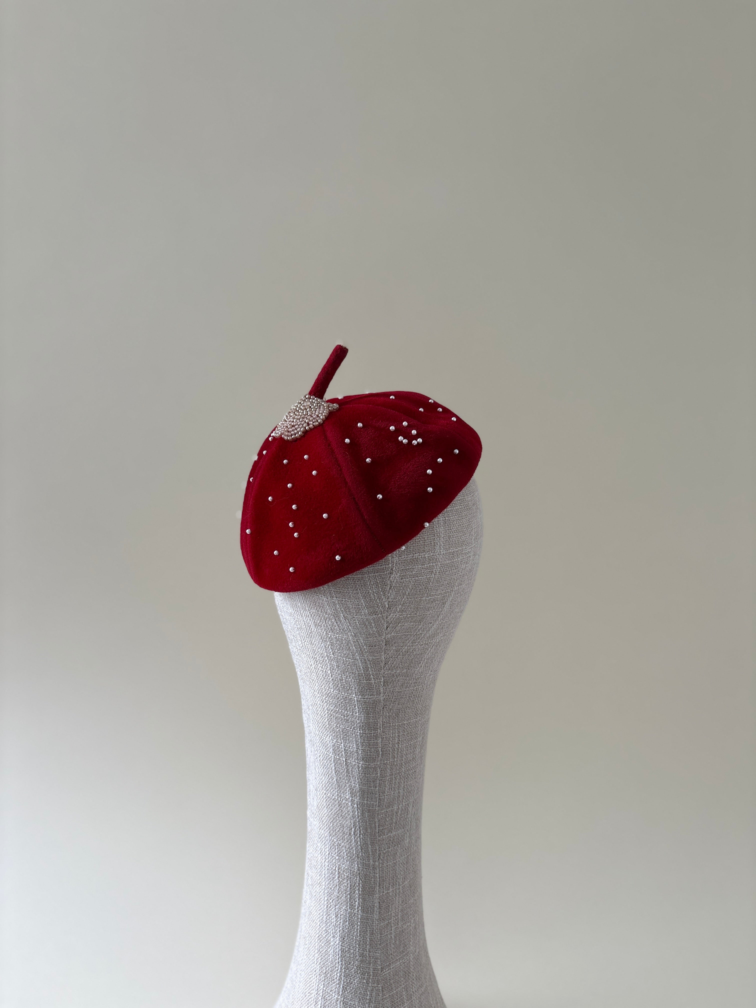 Vintage hat #049 | 1940's Red fur felt beret cocktail hat with pearl details