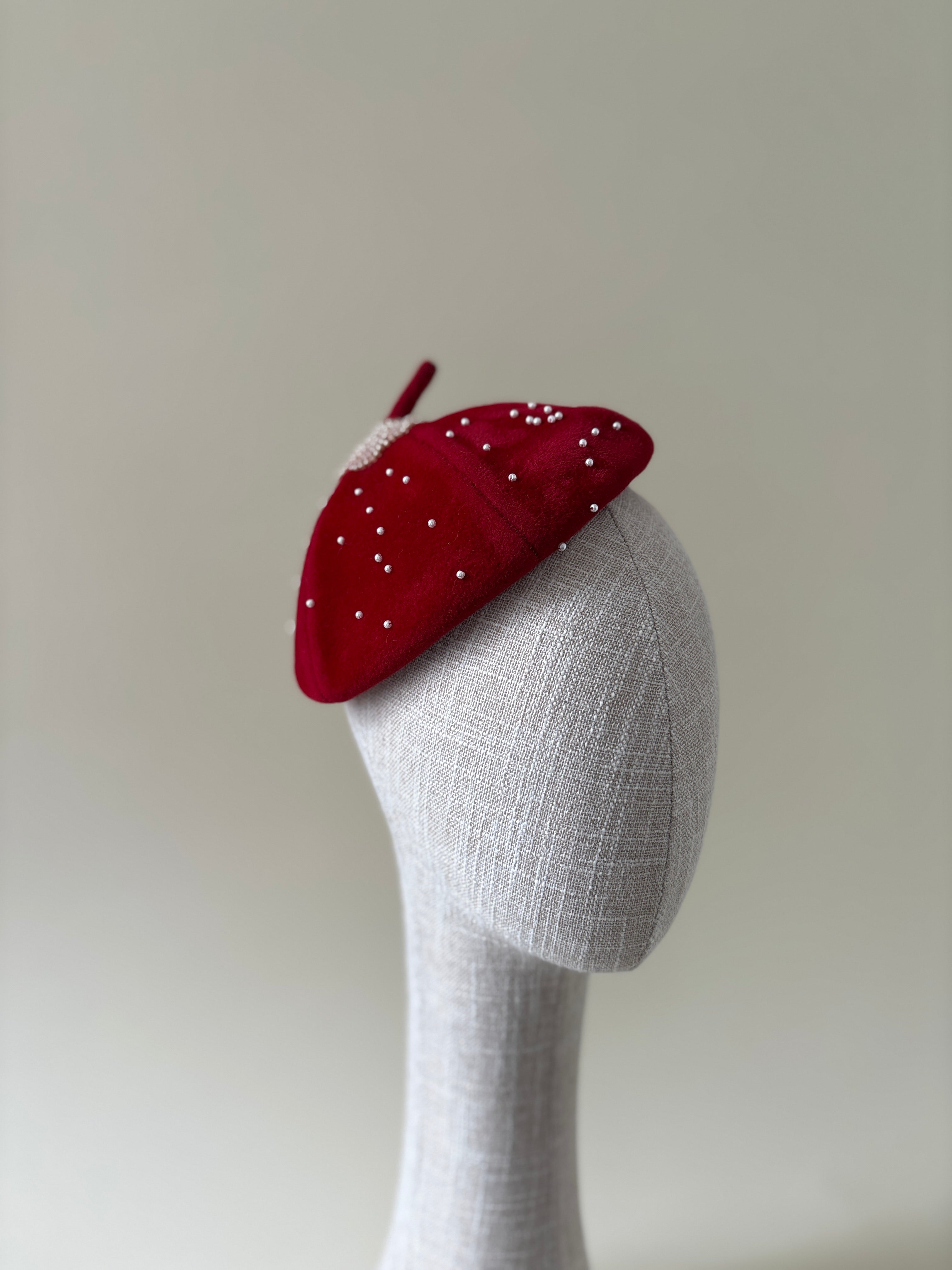 Vintage hat #049 | 1940's Red fur felt beret cocktail hat with pearl details
