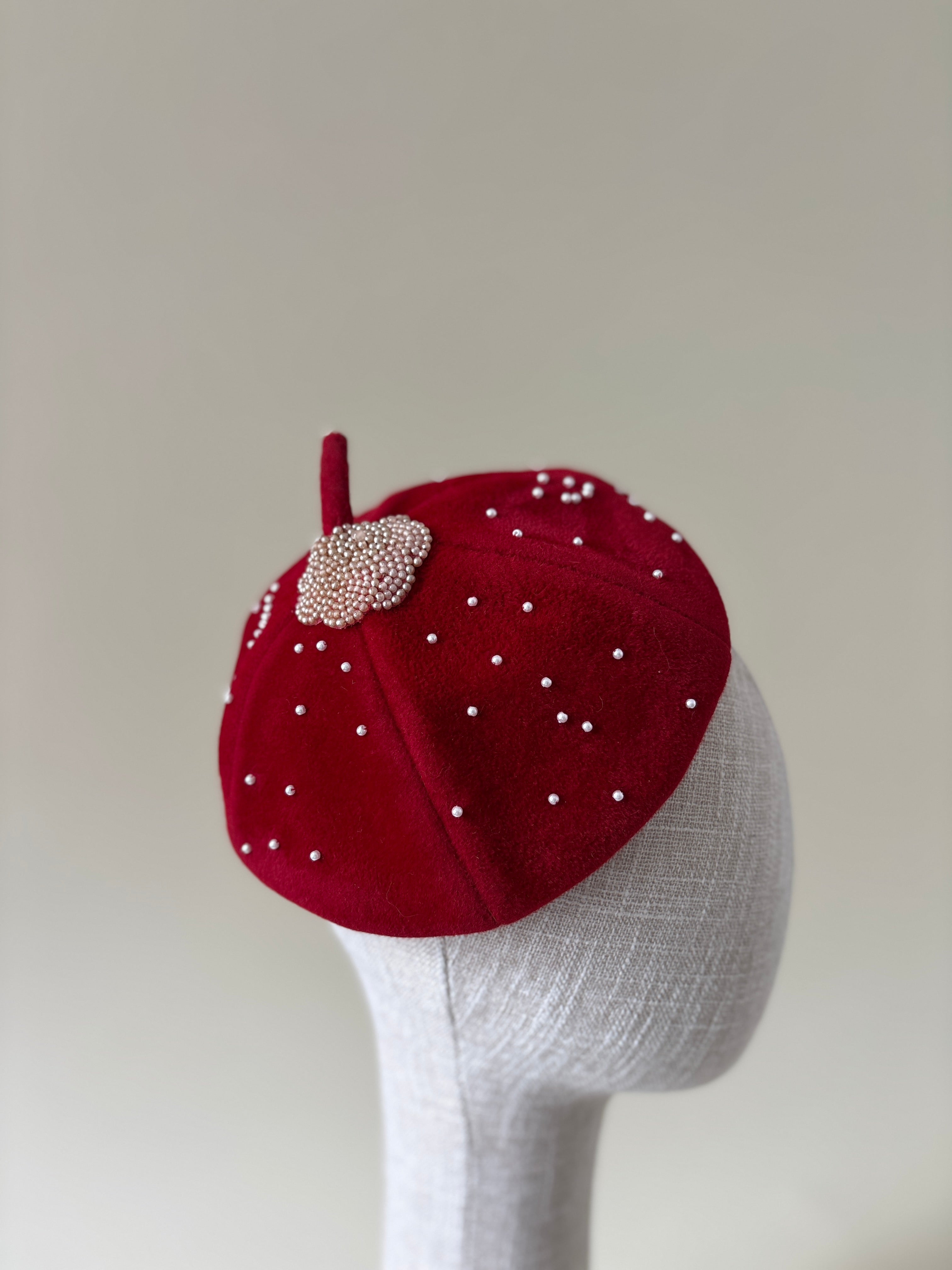 Vintage hat #049 | 1940's Red fur felt beret cocktail hat with pearl details