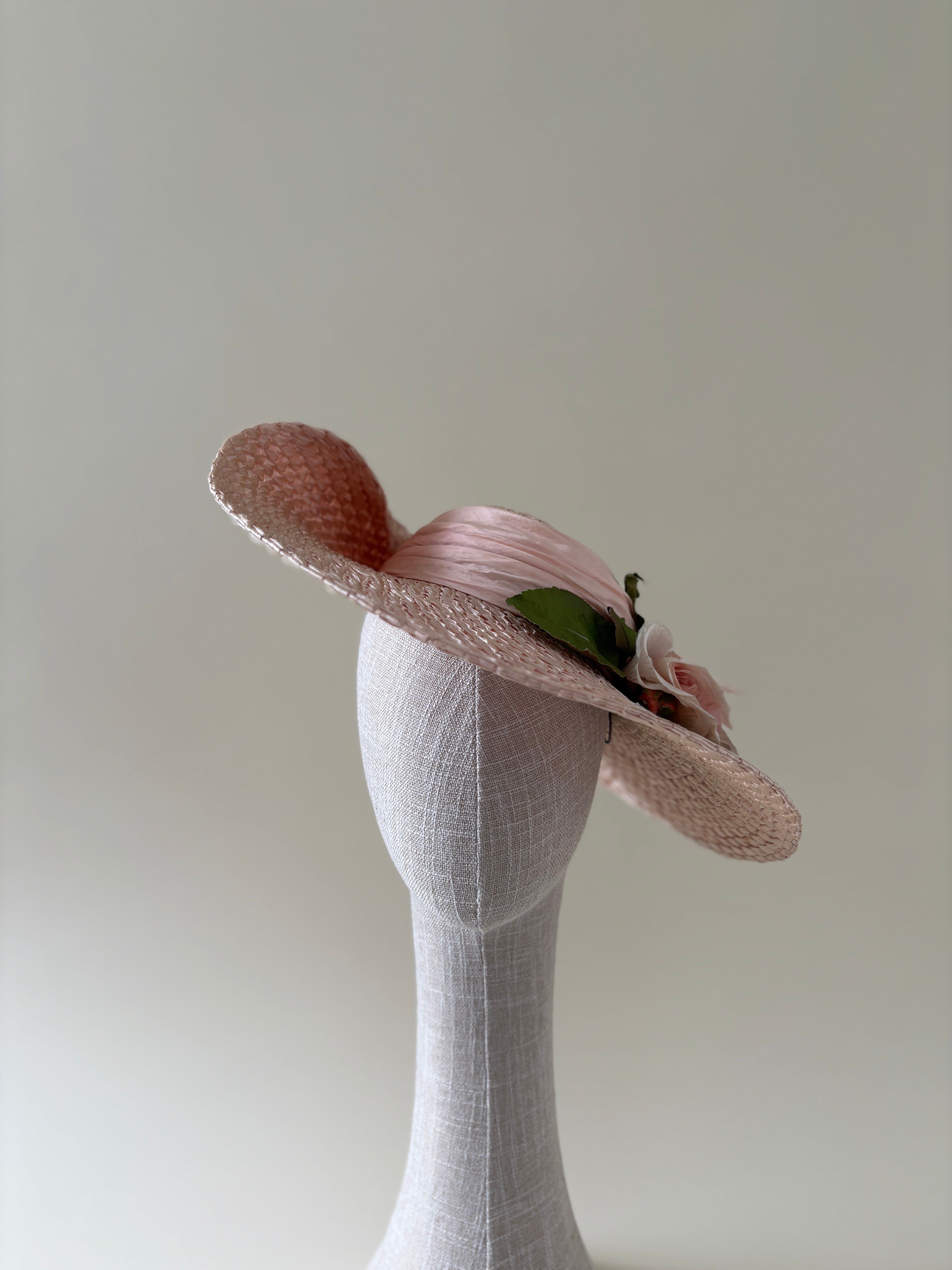 Vintage hat #020 | 1970's wide pink straw hat with silk flowers