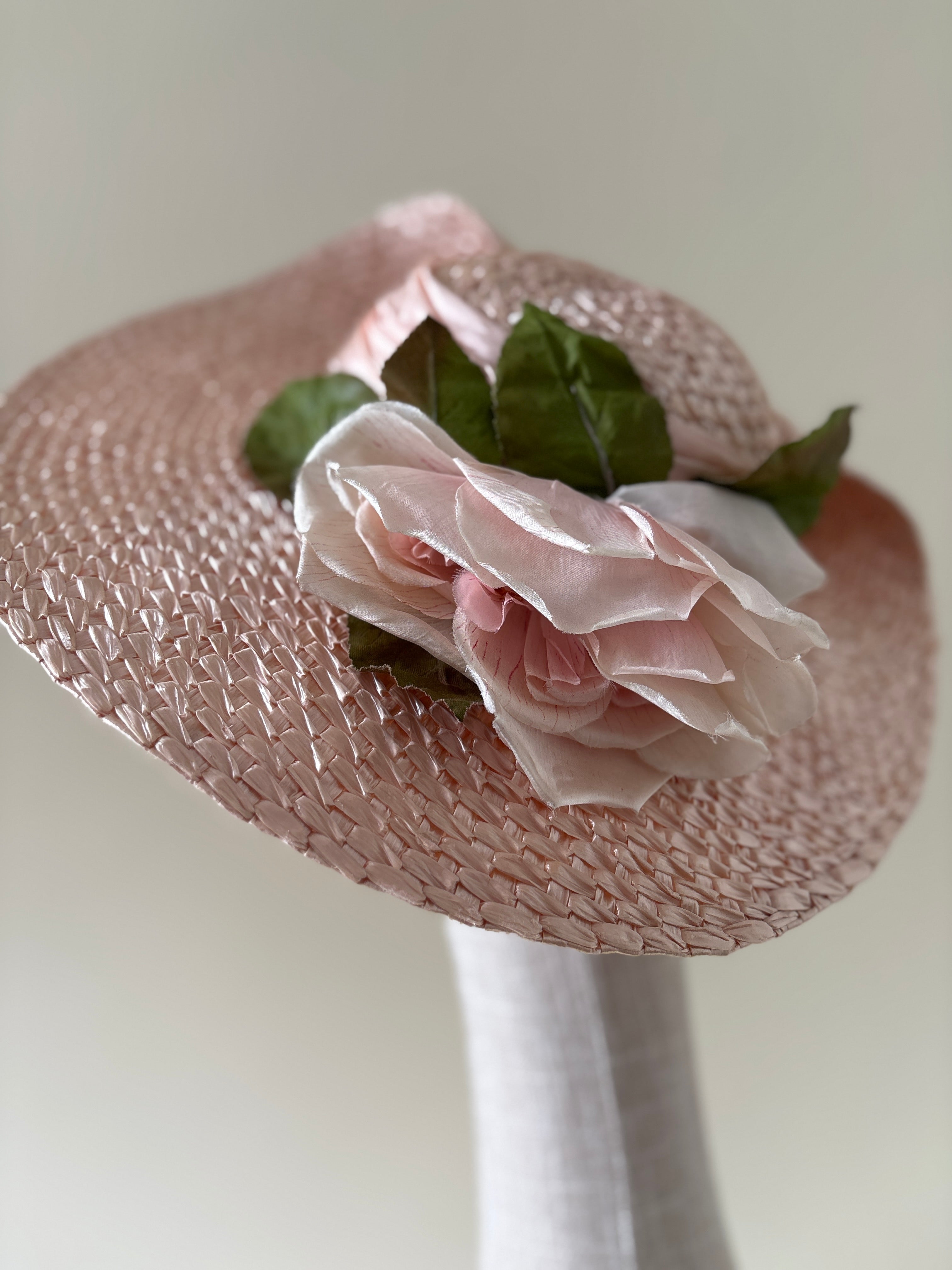 Vintage hat #020 | 1970's wide pink straw hat with silk flowers