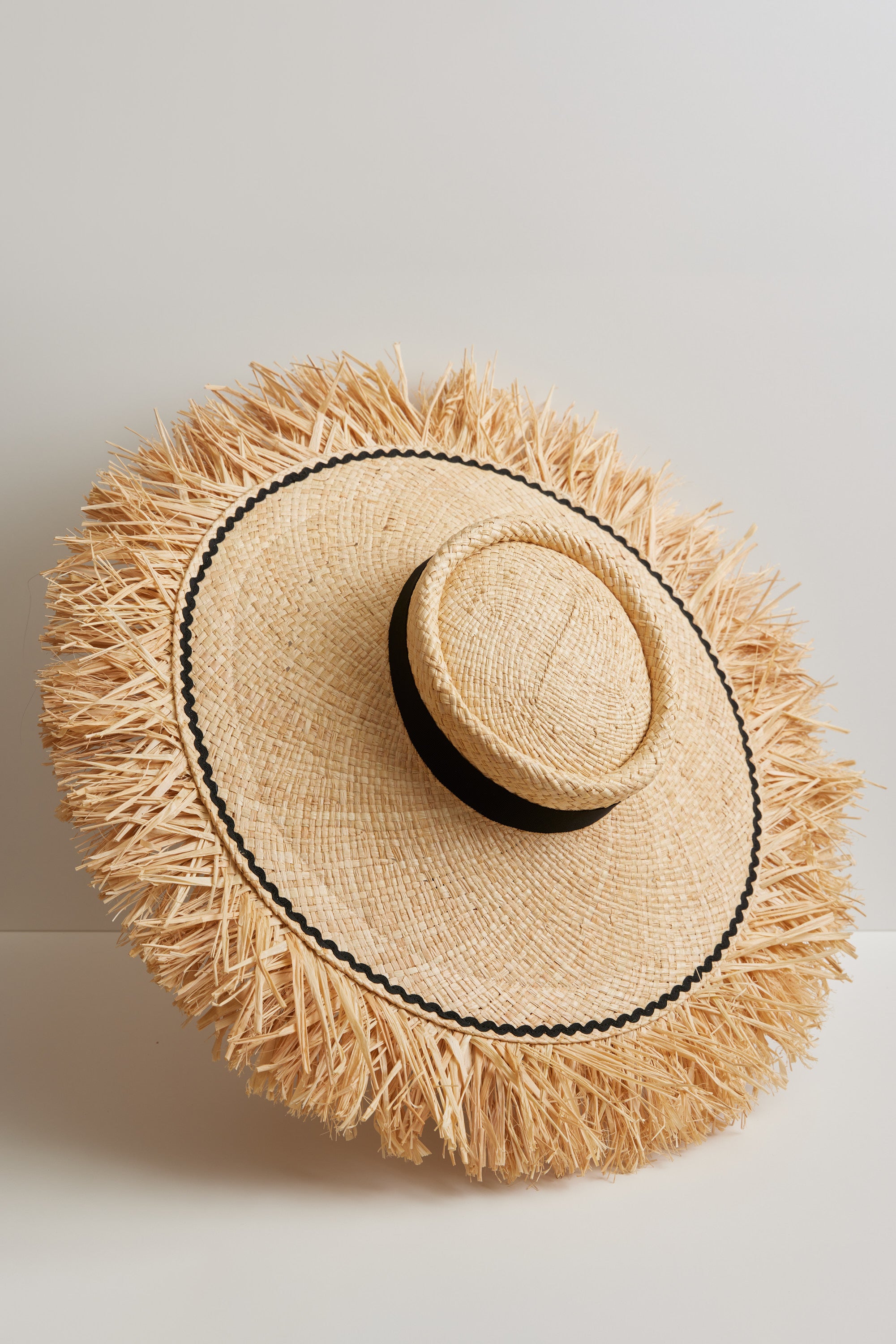 Beaton straw hat - Extra wide with fringed edge and detachable ribbon