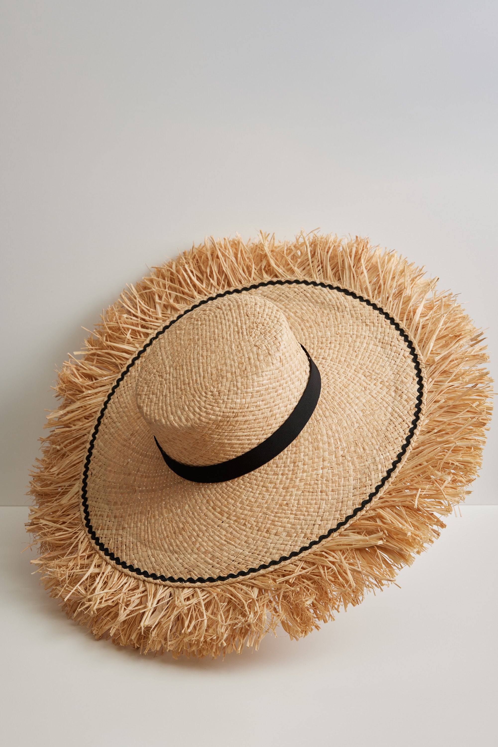 Dahlia straw hat - Extra wide with fringed edge and detachable ribbon