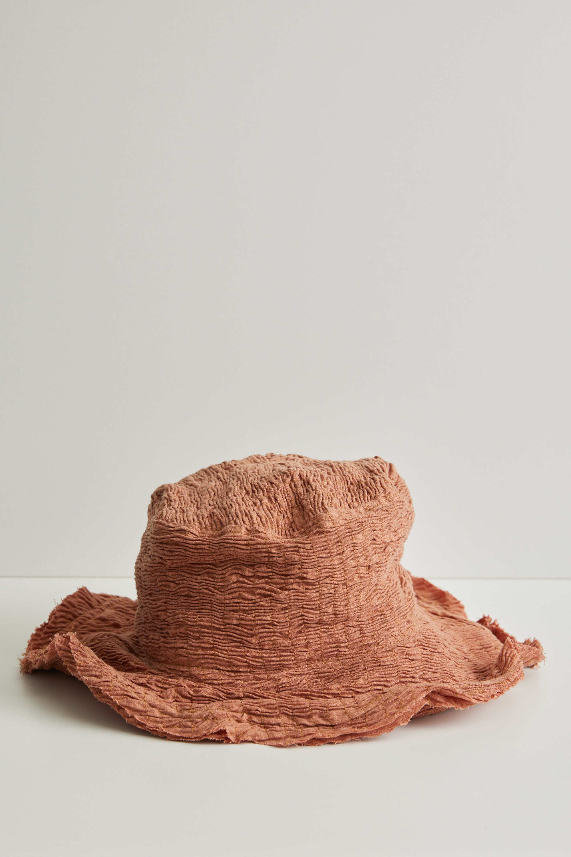 ''Not in a ruche'' linen bucket hat - Rust
